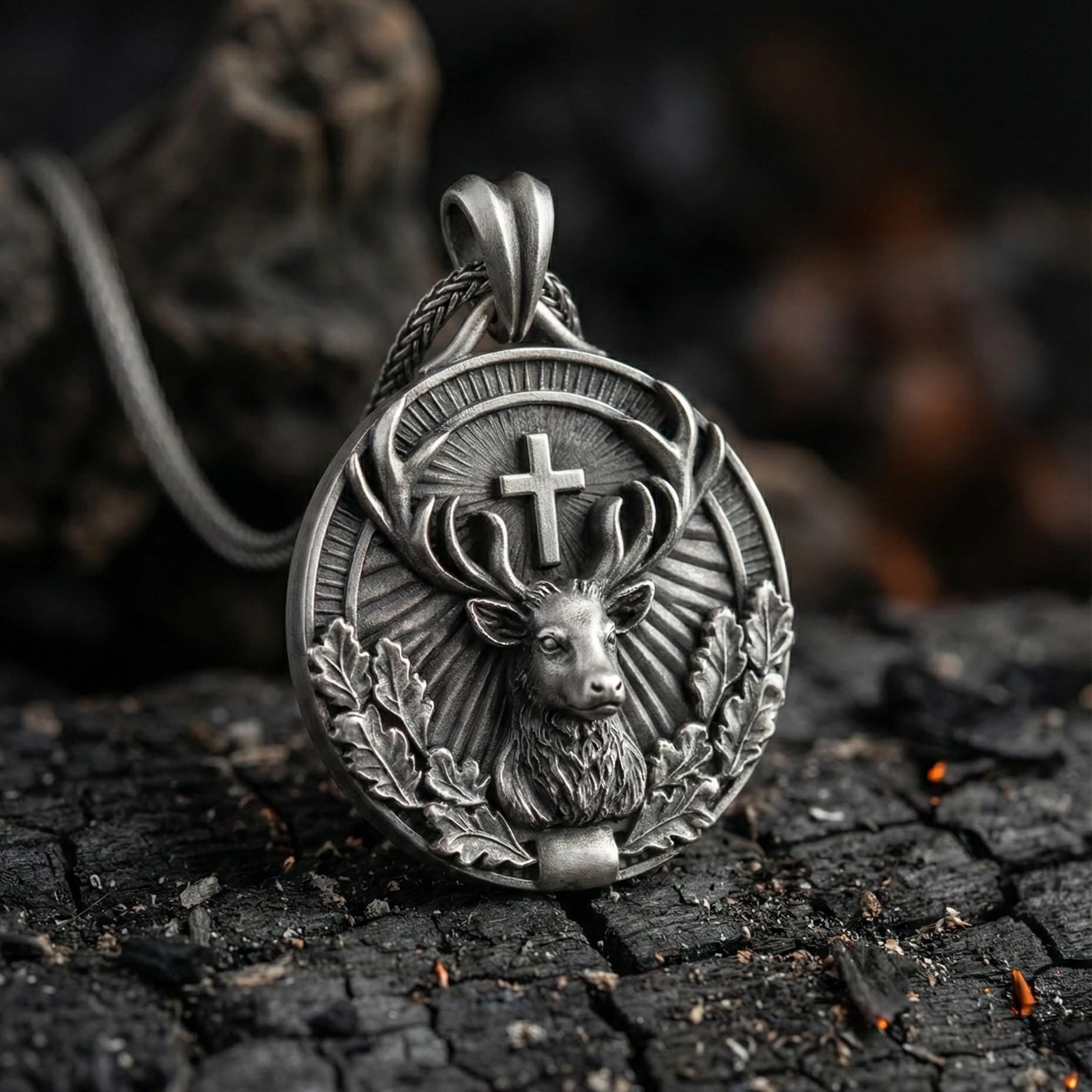 Aziz Hubertus Geyik Kolye Ucu Oksitlenmiş Gümüş Hristiyan Avcılık Sembolü Takı