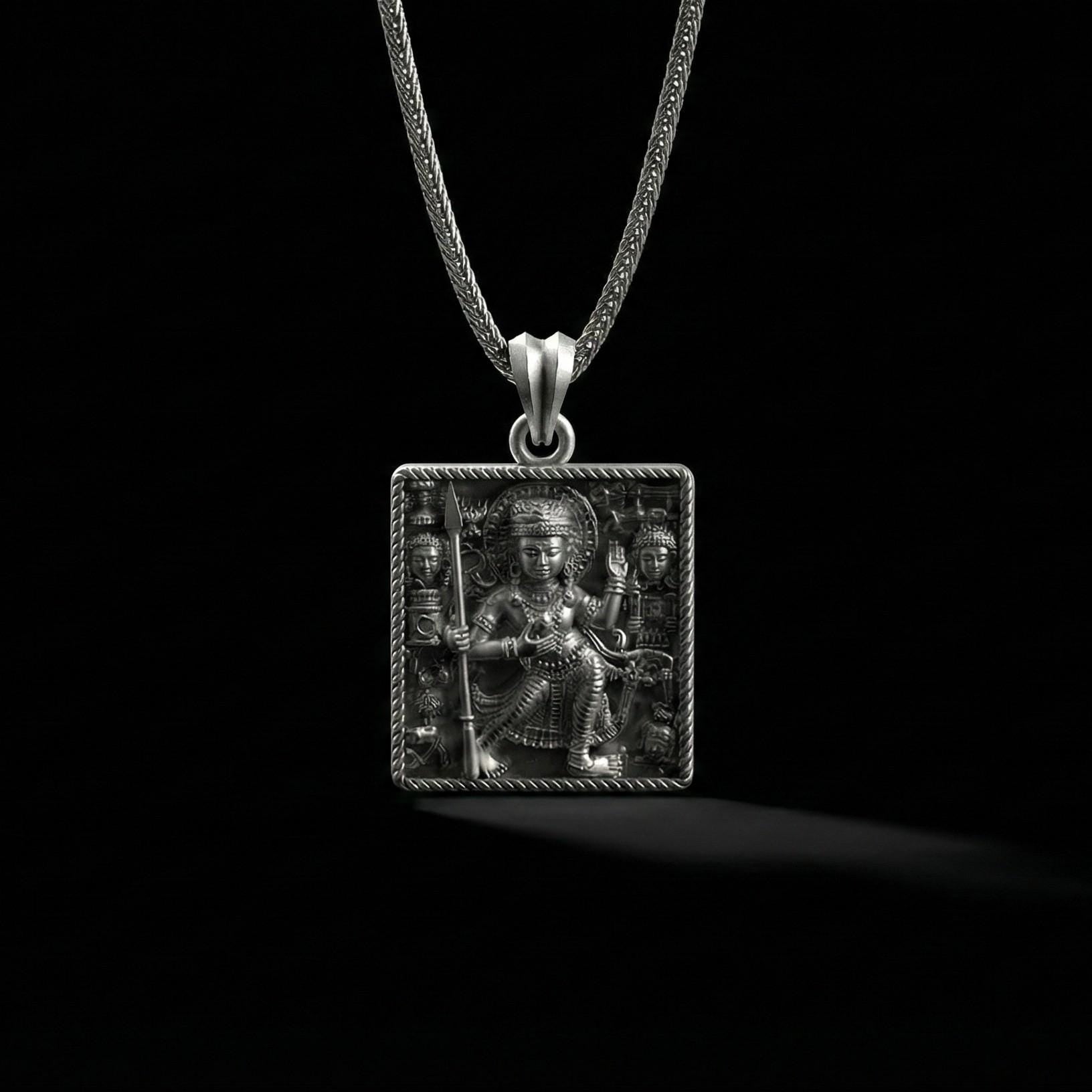 Durga Tanrıçası Kolye Ucu, Oksitlenmiş Gümüş Hindu Takısı