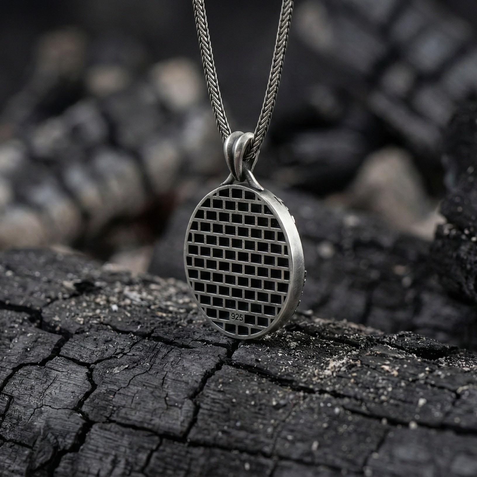 Aziz Hubertus Geyik Kolye Ucu Oksitlenmiş Gümüş Hristiyan Avcılık Sembolü Takı