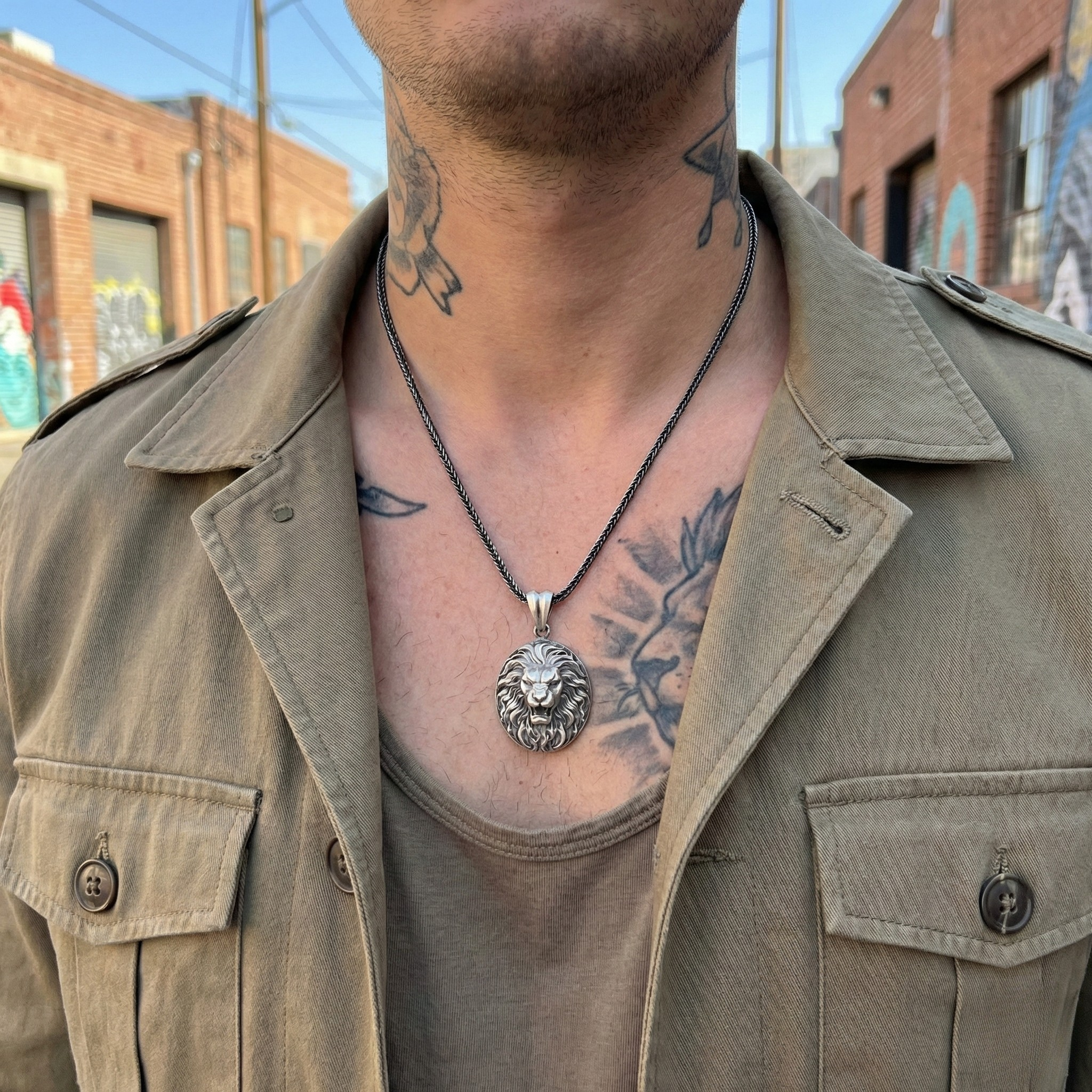 Aslan Kolye: Oksitli Gümüş - El Yapımı Erkek Takısı