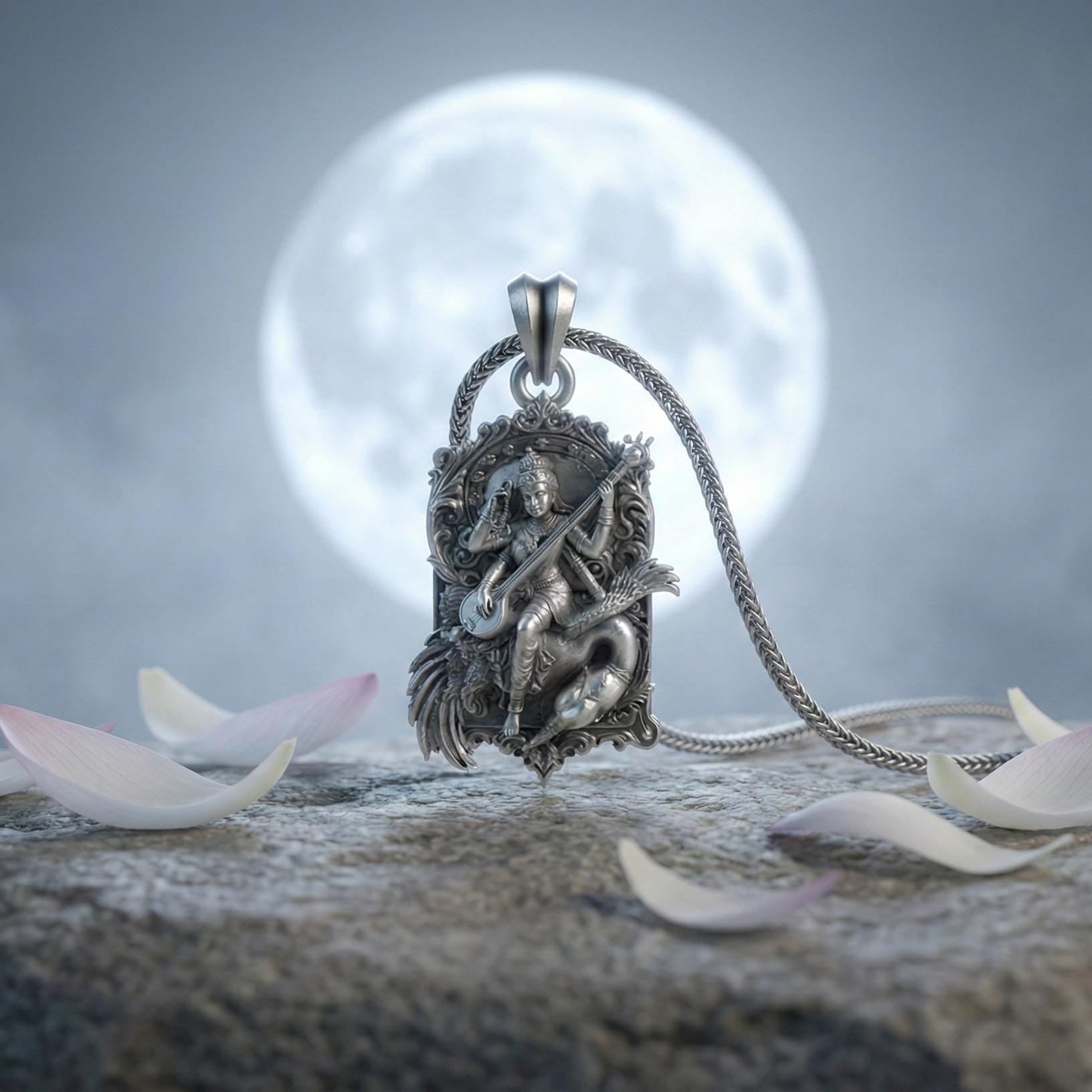 Saraswati Tanrıçası Gümüş Kolye Ucu Hindu Takısı