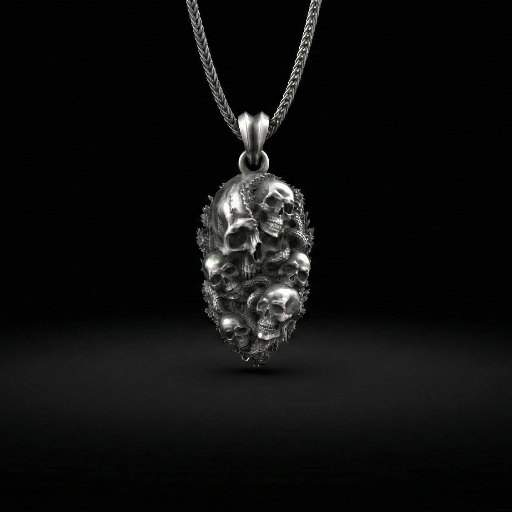 Gotik Kafatası Ve Yılan Temalı Gümüş Kolye