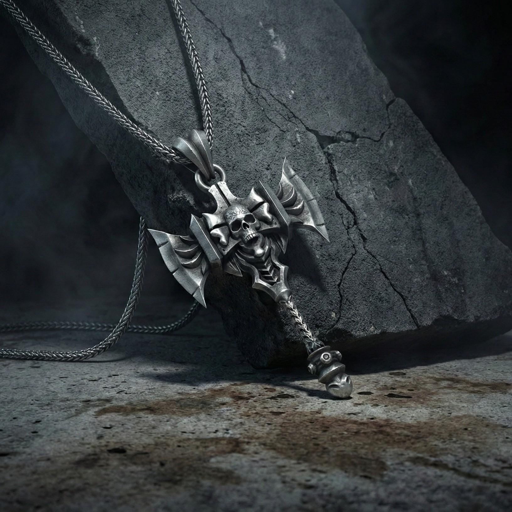 Savaş Baltası Kolye Ucu Oksitlenmiş Gümüş Kafatası Savaşçı Temalı Takı