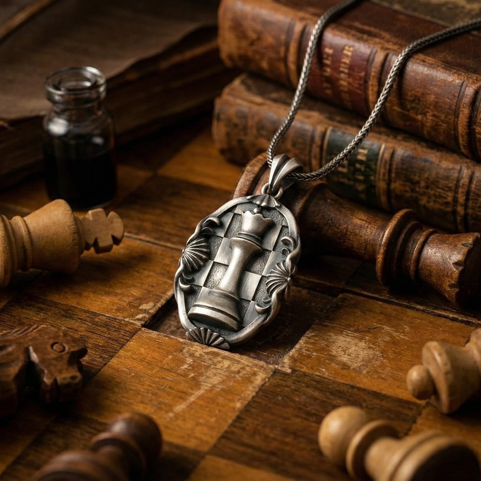 Antik Gümüş Satranç Vezir Kolye Ortaçağ Strateji Sembolü Takı