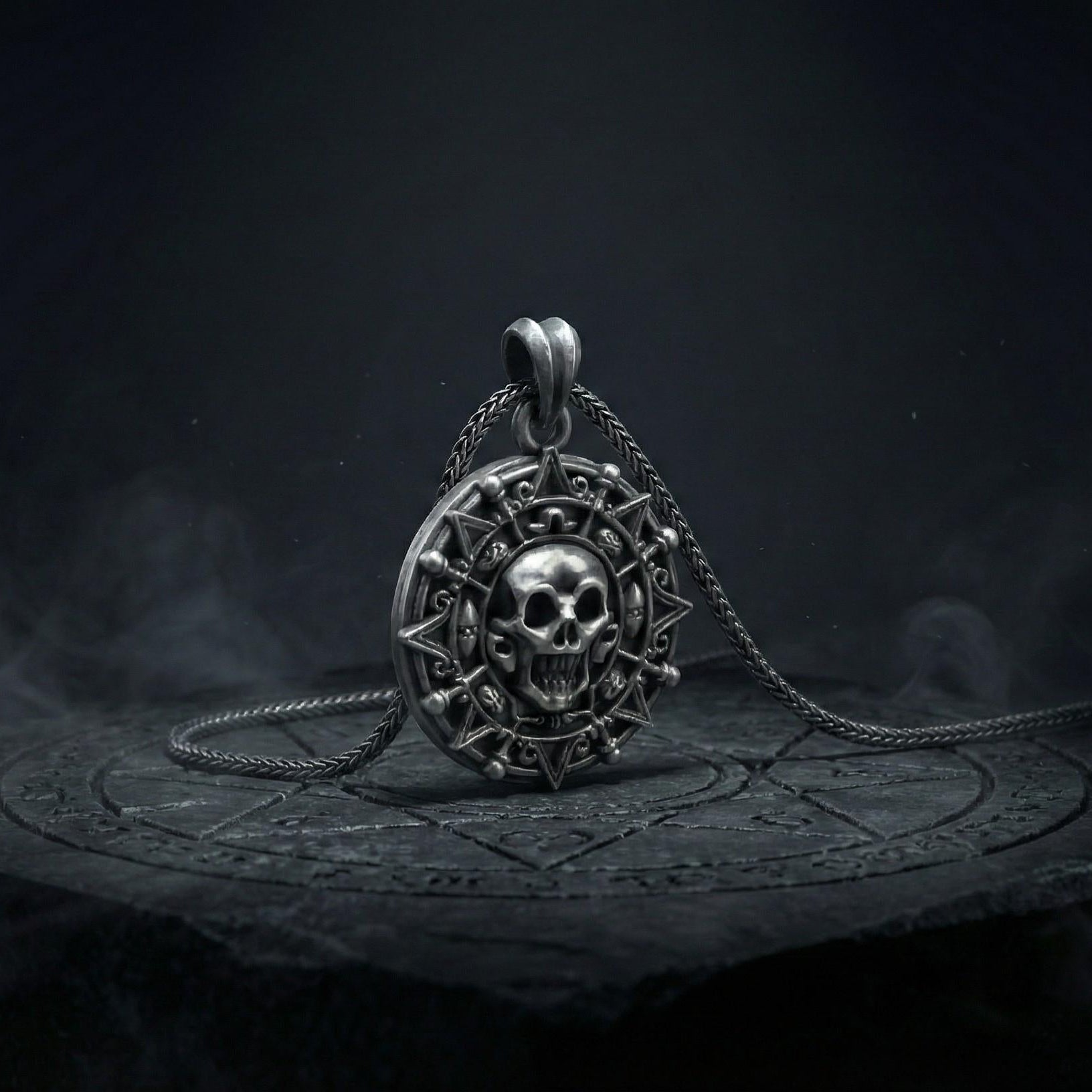 Gotik Kafatası Kolye Ucu Gümüş Gizemli Madalyon