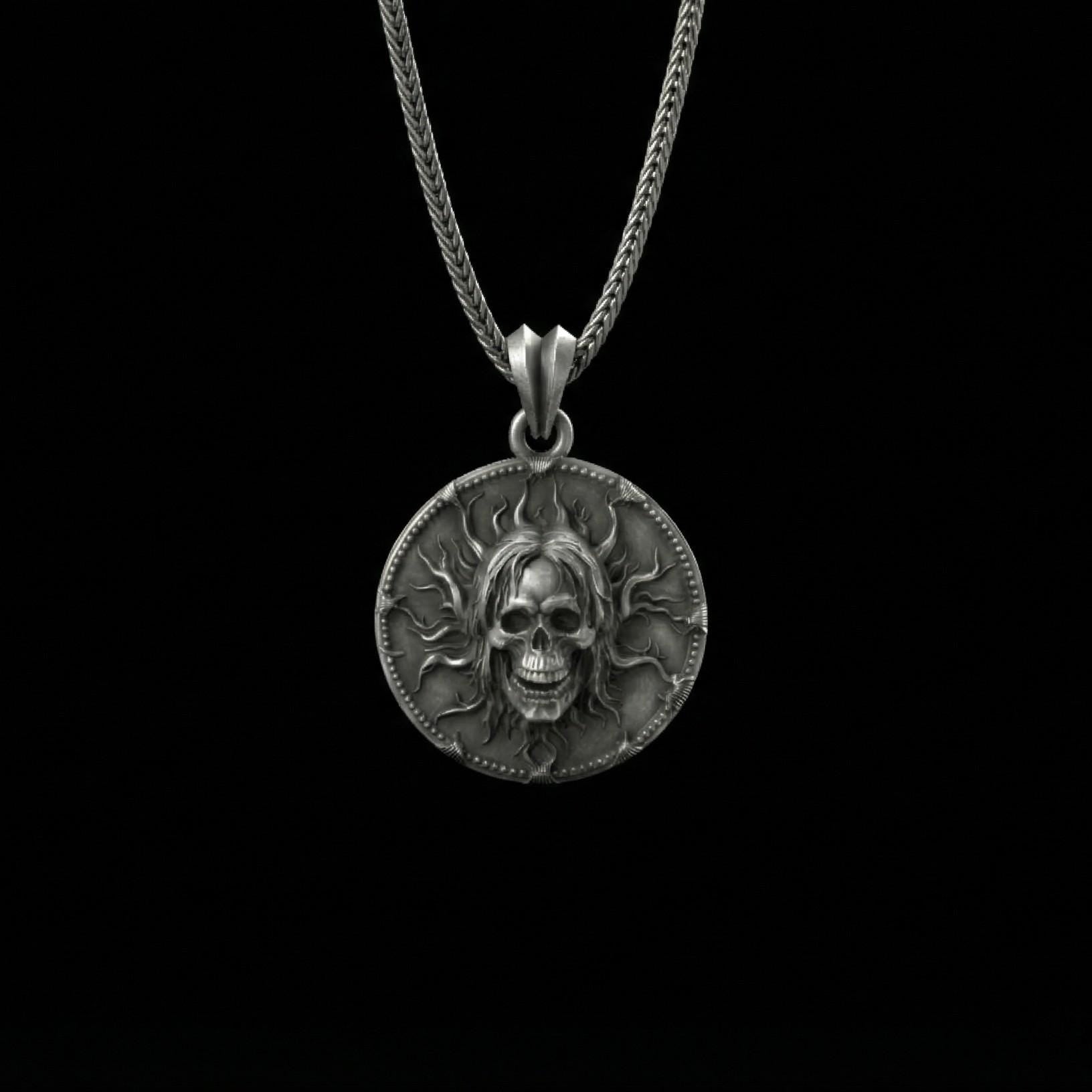 Gotik Kafatası Gümüş Korku Temalı Kolye