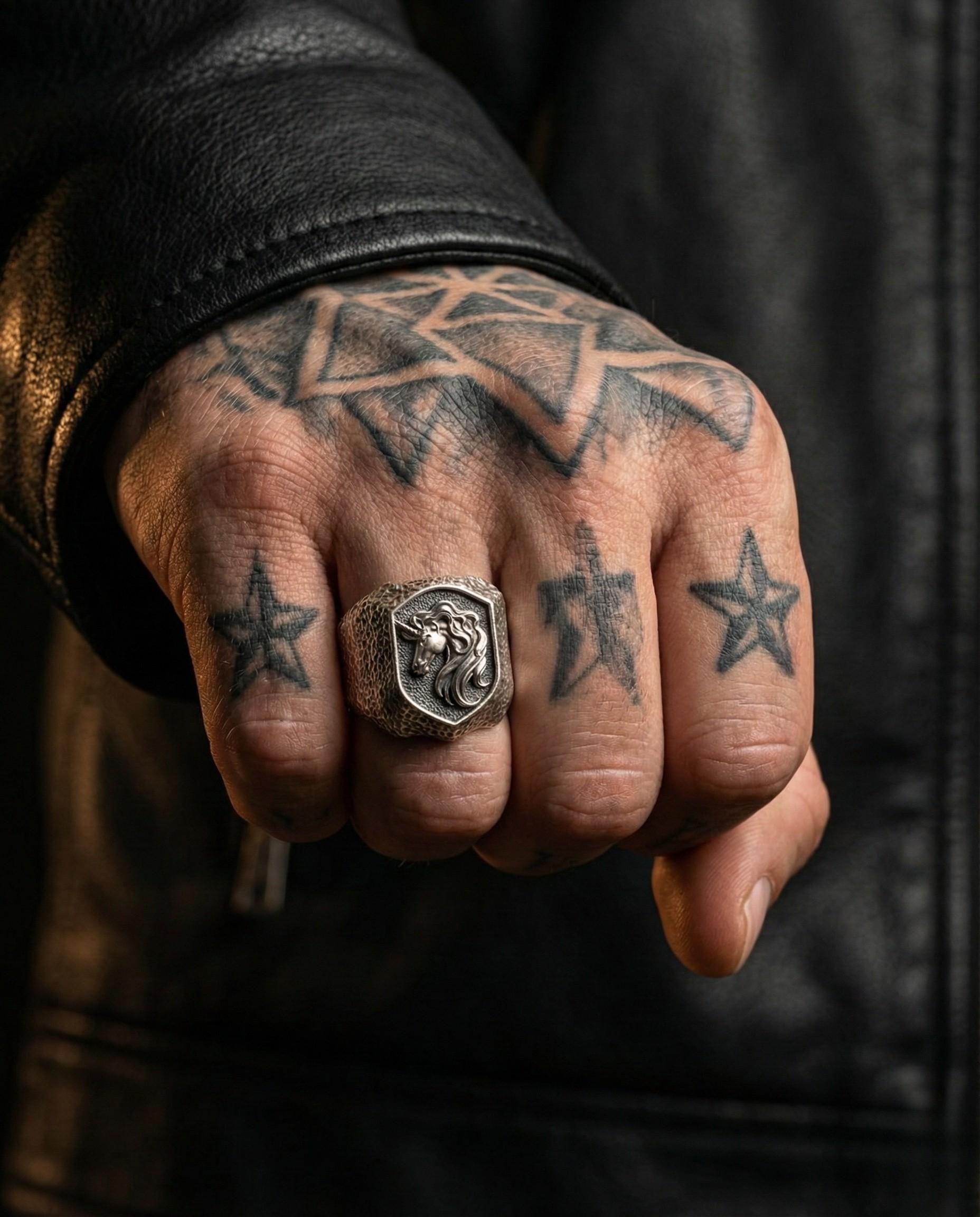 925 Gümüş Unicorn Yüzük – Kalkan Tasarımı At Figürlü Yüzük