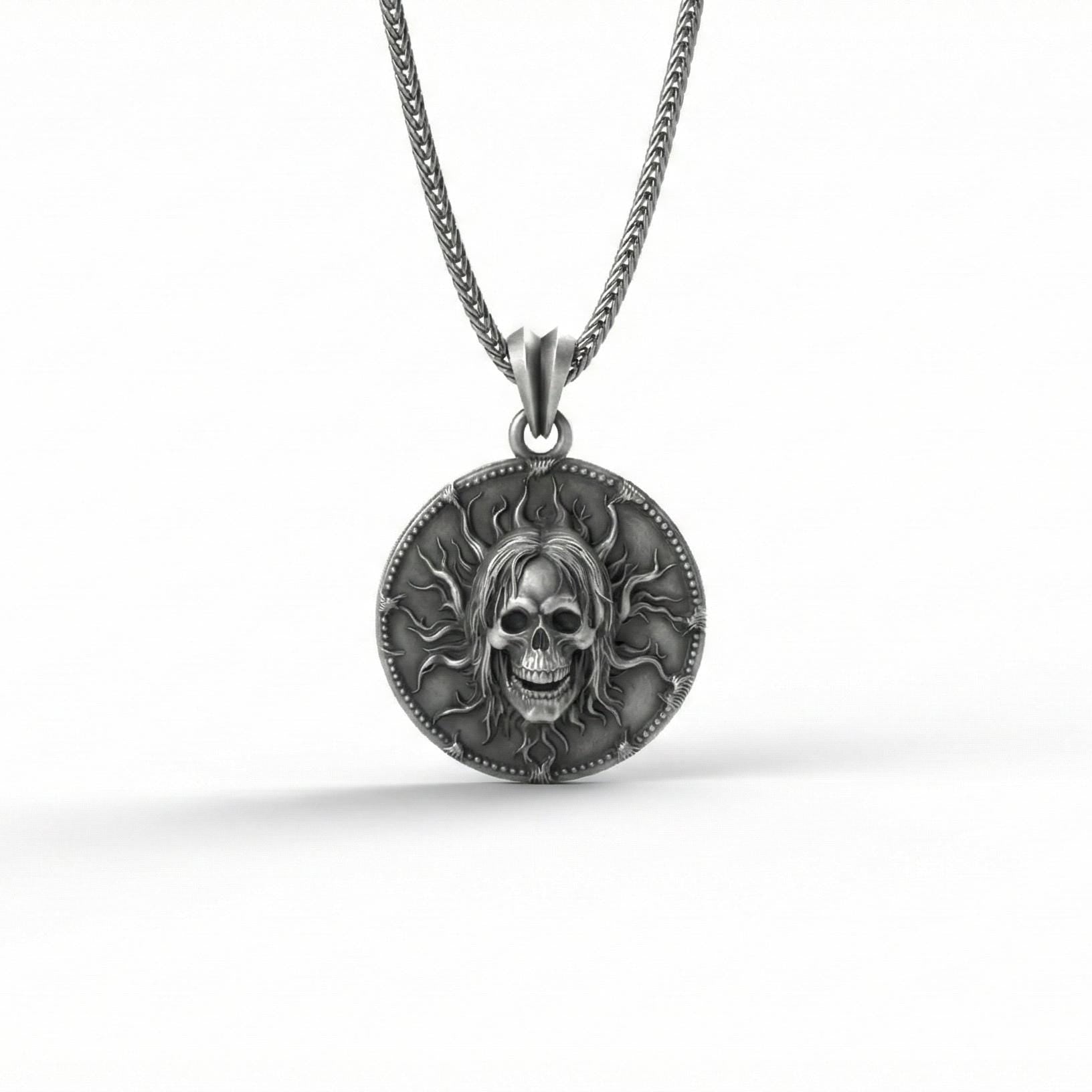 Gotik Kafatası Gümüş Korku Temalı Kolye