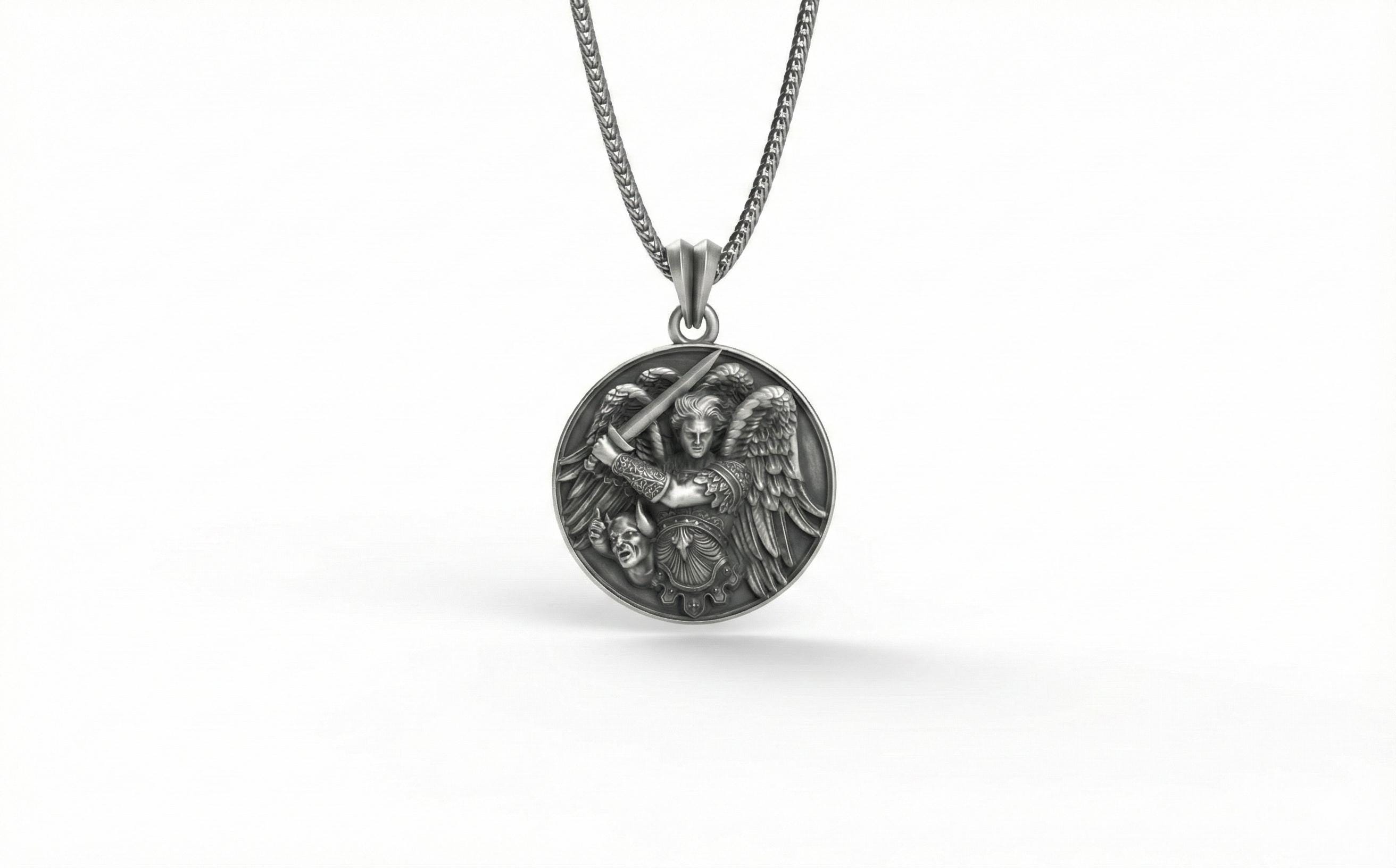 Başmelek Mikail Kolye Antik Gümüş Aziz Mikail Madalyası