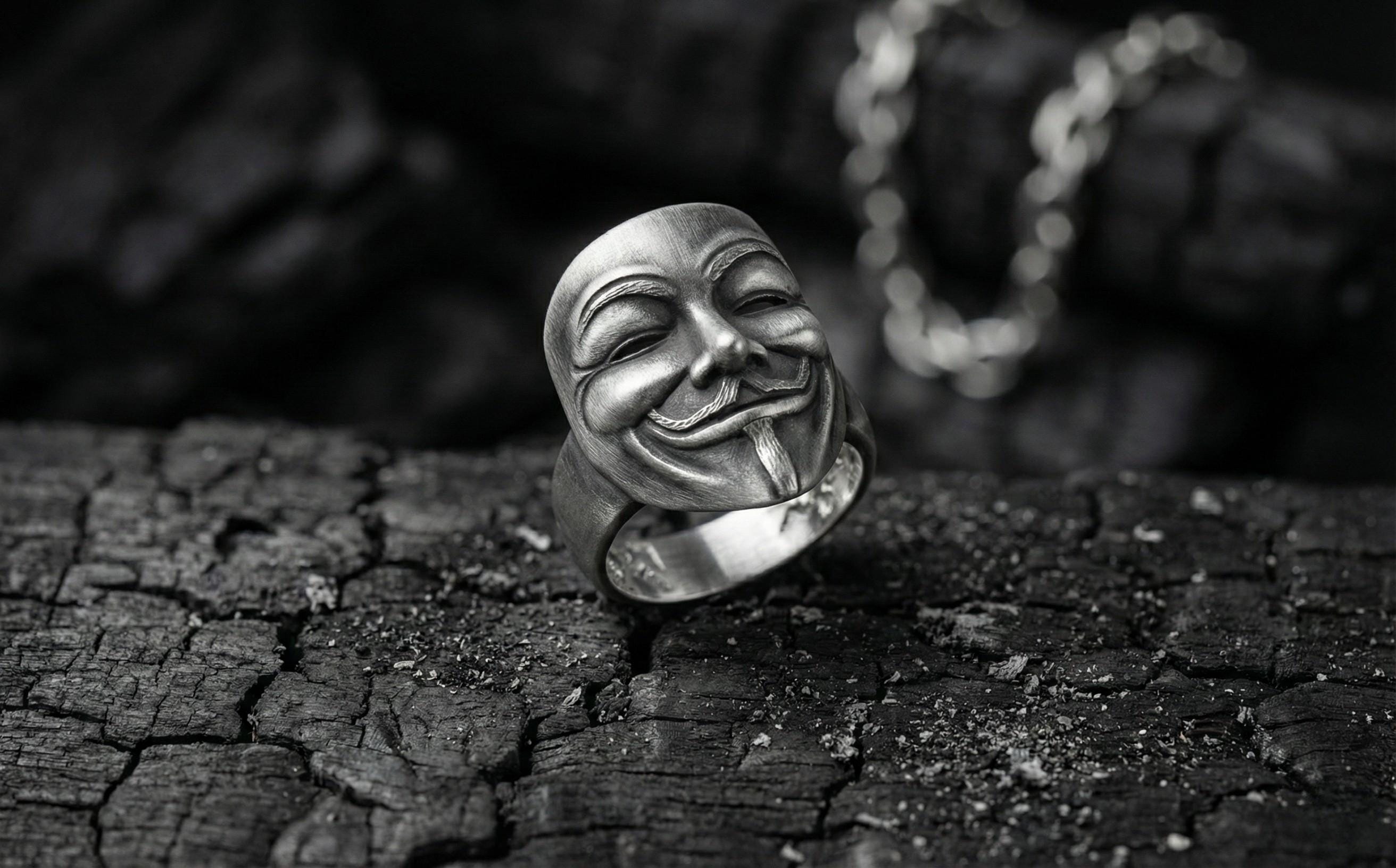 V for Vendetta Maskesi Yüzük – Gümüş Anonim Yüz Motifli Yüzük