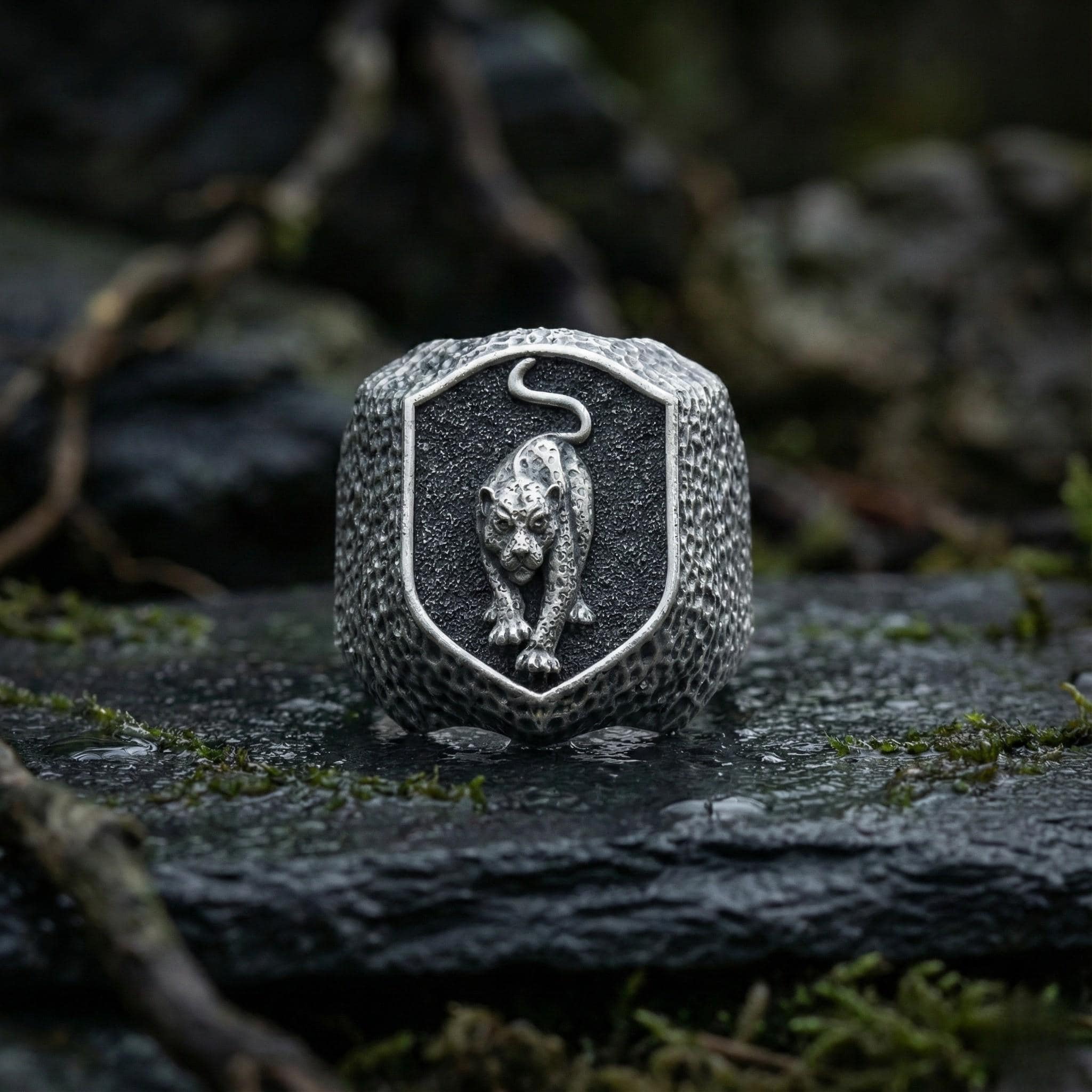 Dokulu Gümüş Panter Mühür Yüzüğü Dövme Kalkan Tasarımı