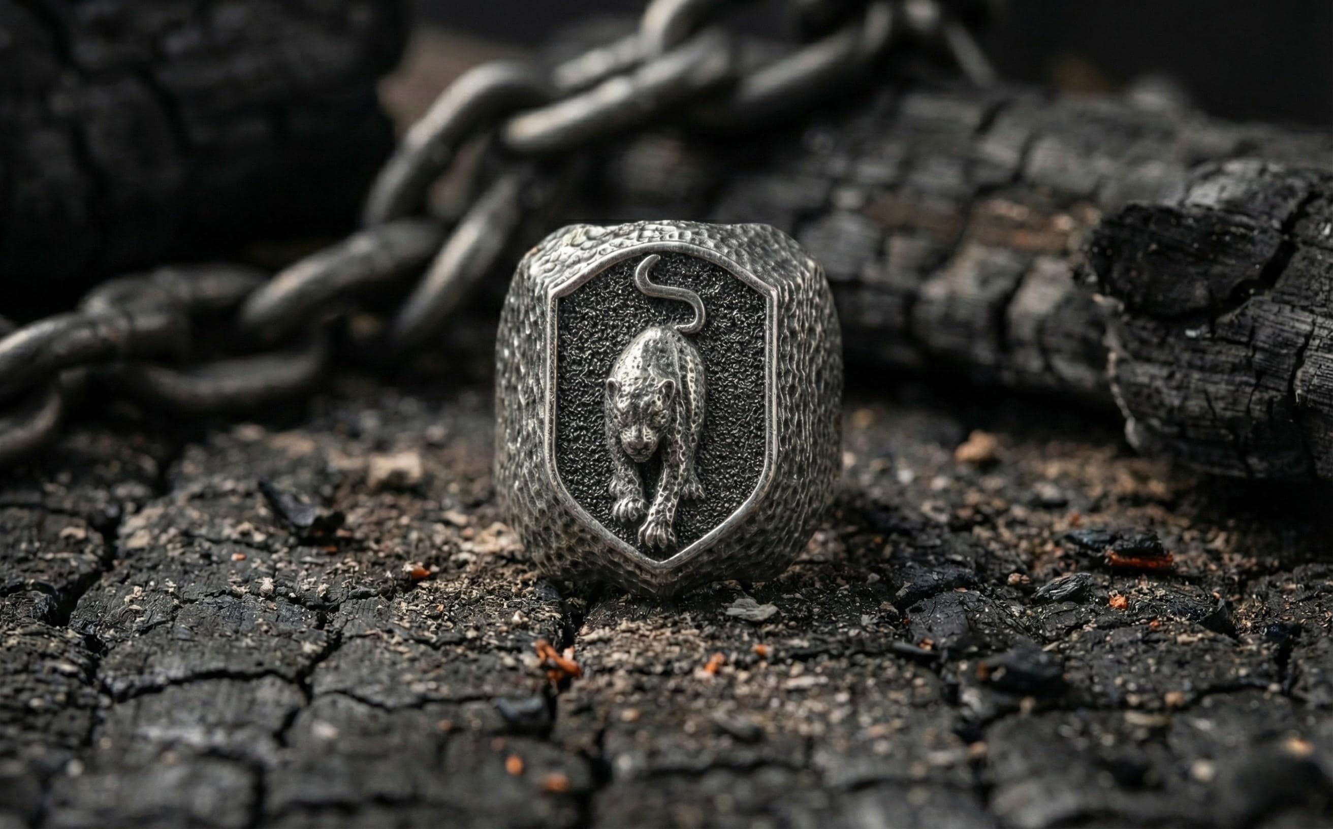 Dokulu Gümüş Panter Mühür Yüzüğü Dövme Kalkan Tasarımı