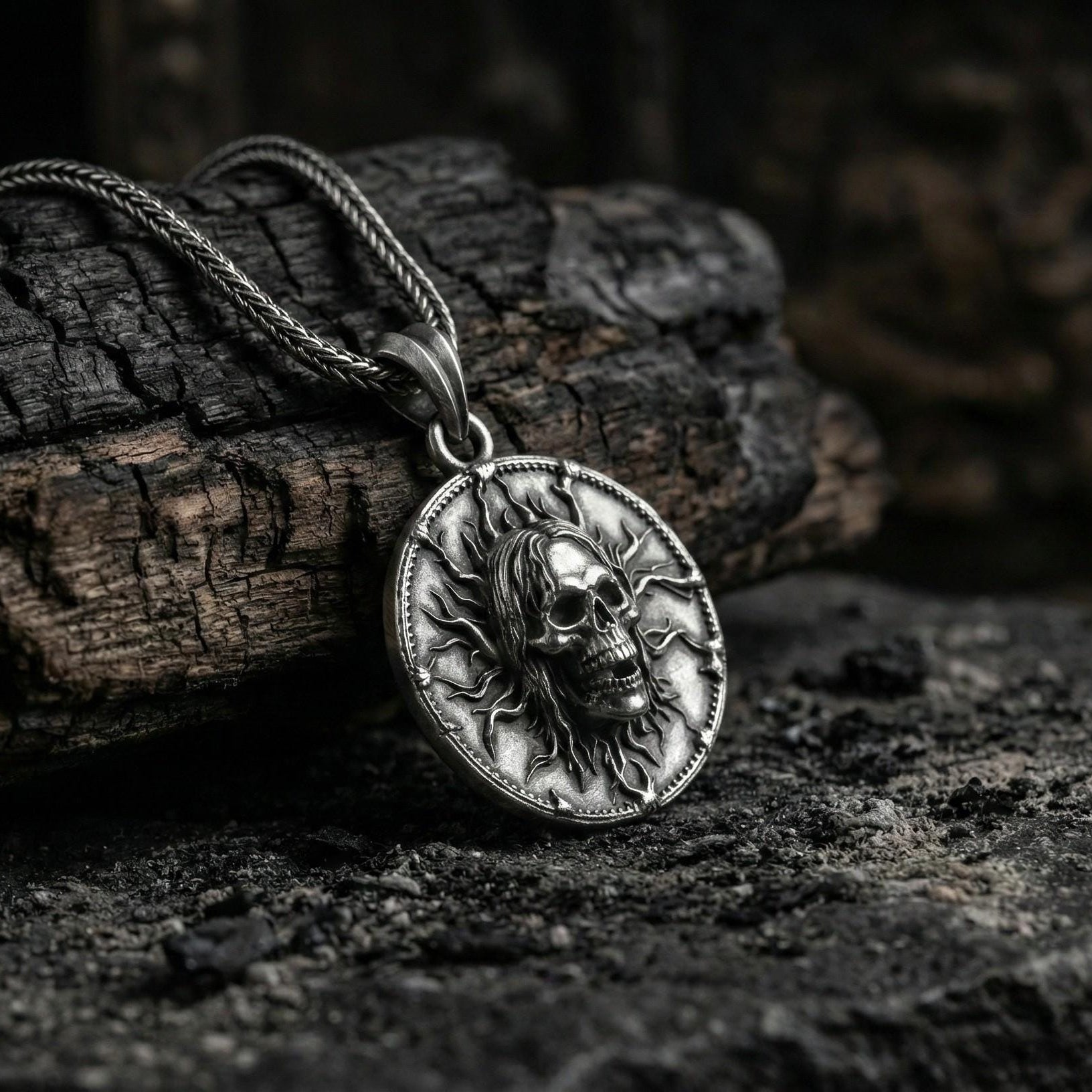 Gotik Kafatası Gümüş Korku Temalı Kolye