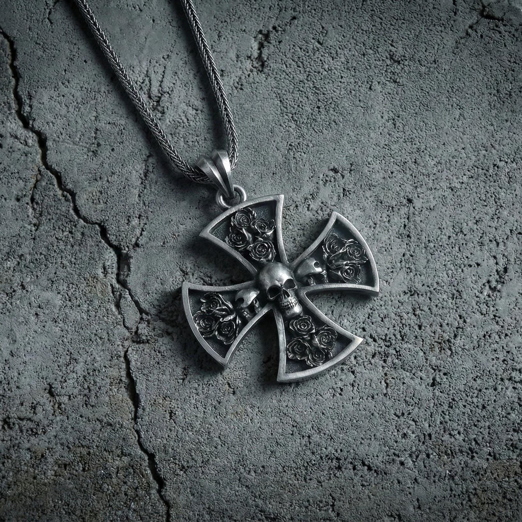 Oksitlenmiş Gümüş Kafatası Ve Gül Detaylı Haç Kolye