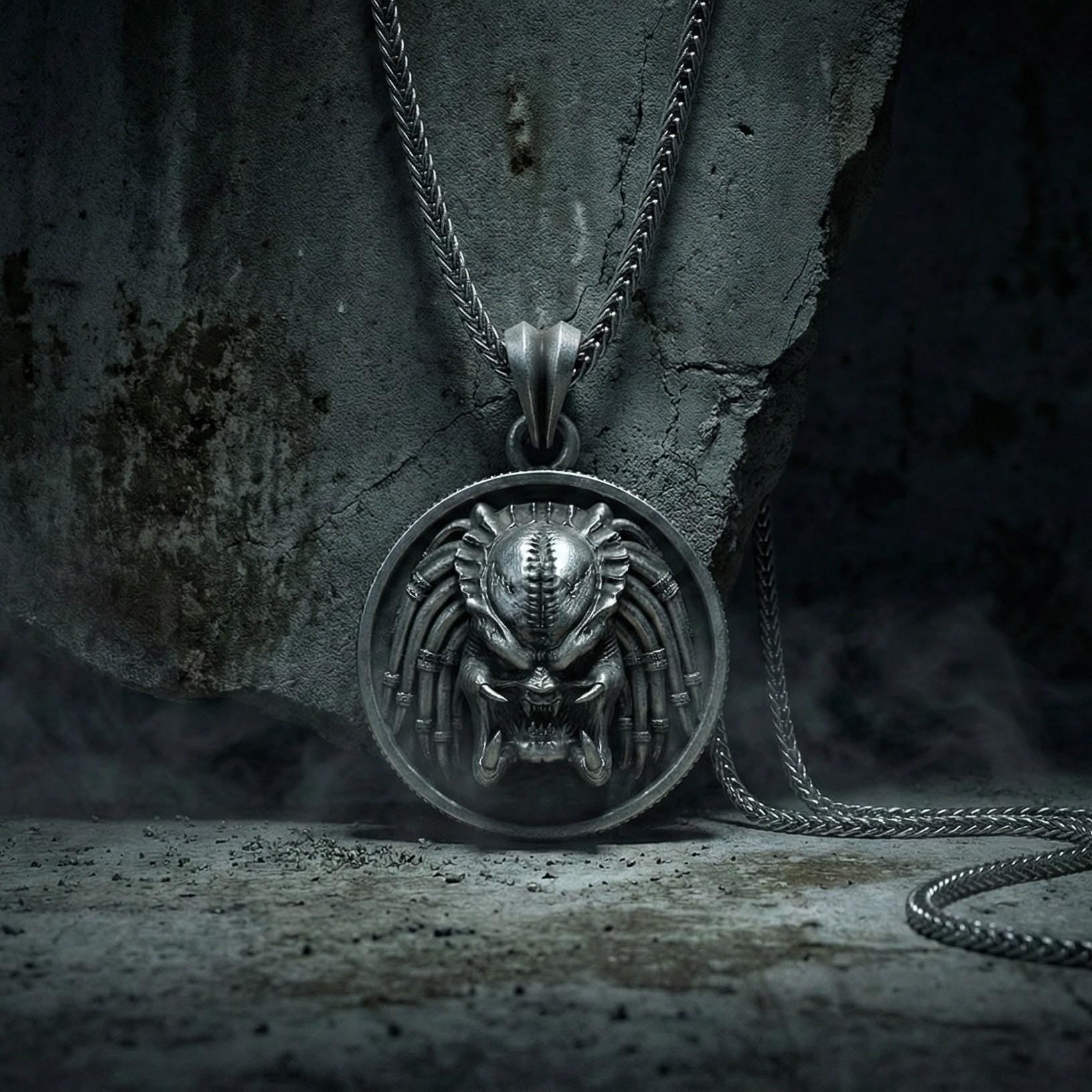 Uzaylı Canavar Kolye Oksitlenmiş Gümüş Korku Temalı Takı