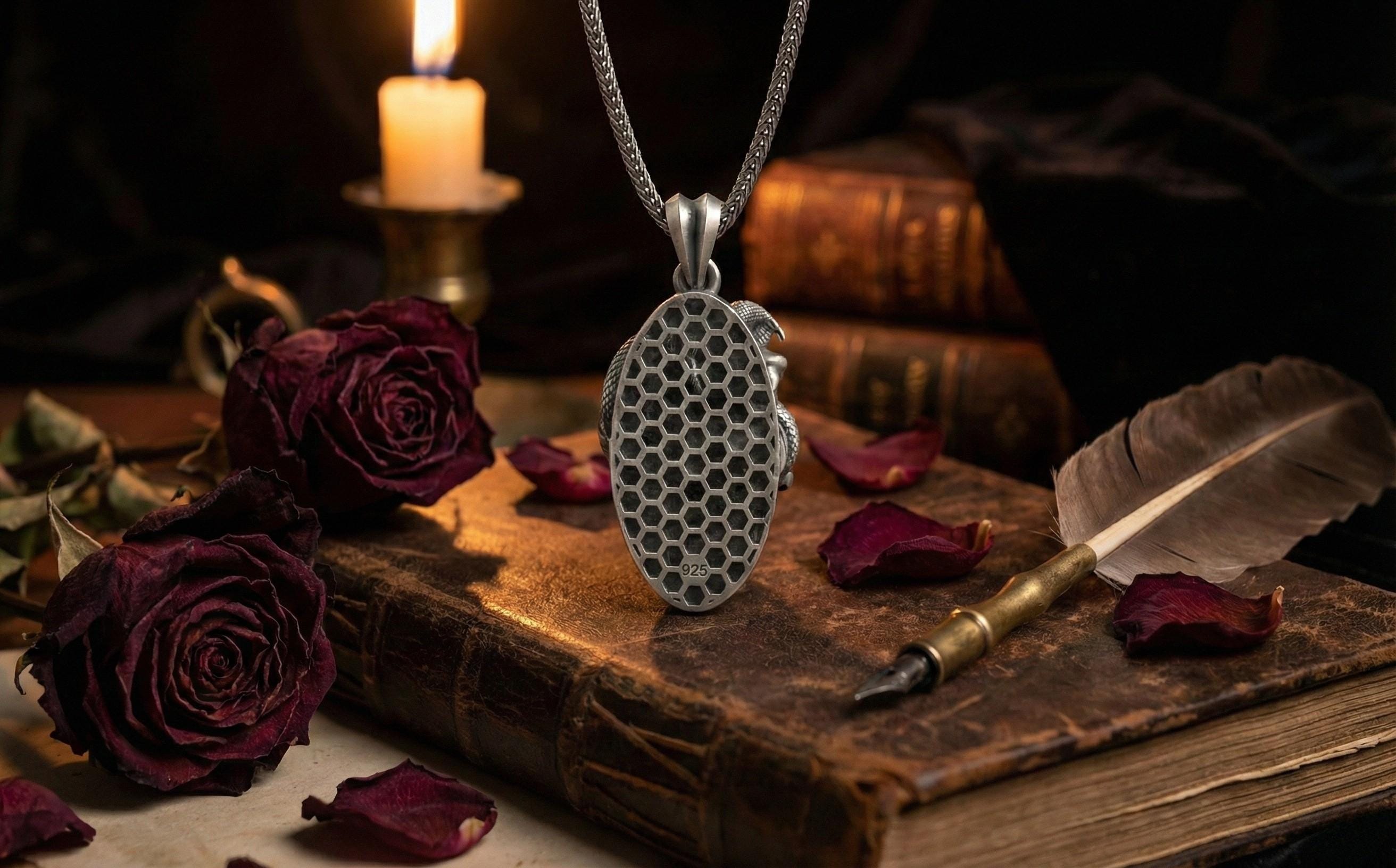 Gümüş Yılan Ve Kafatası Kolye Gotik Tak