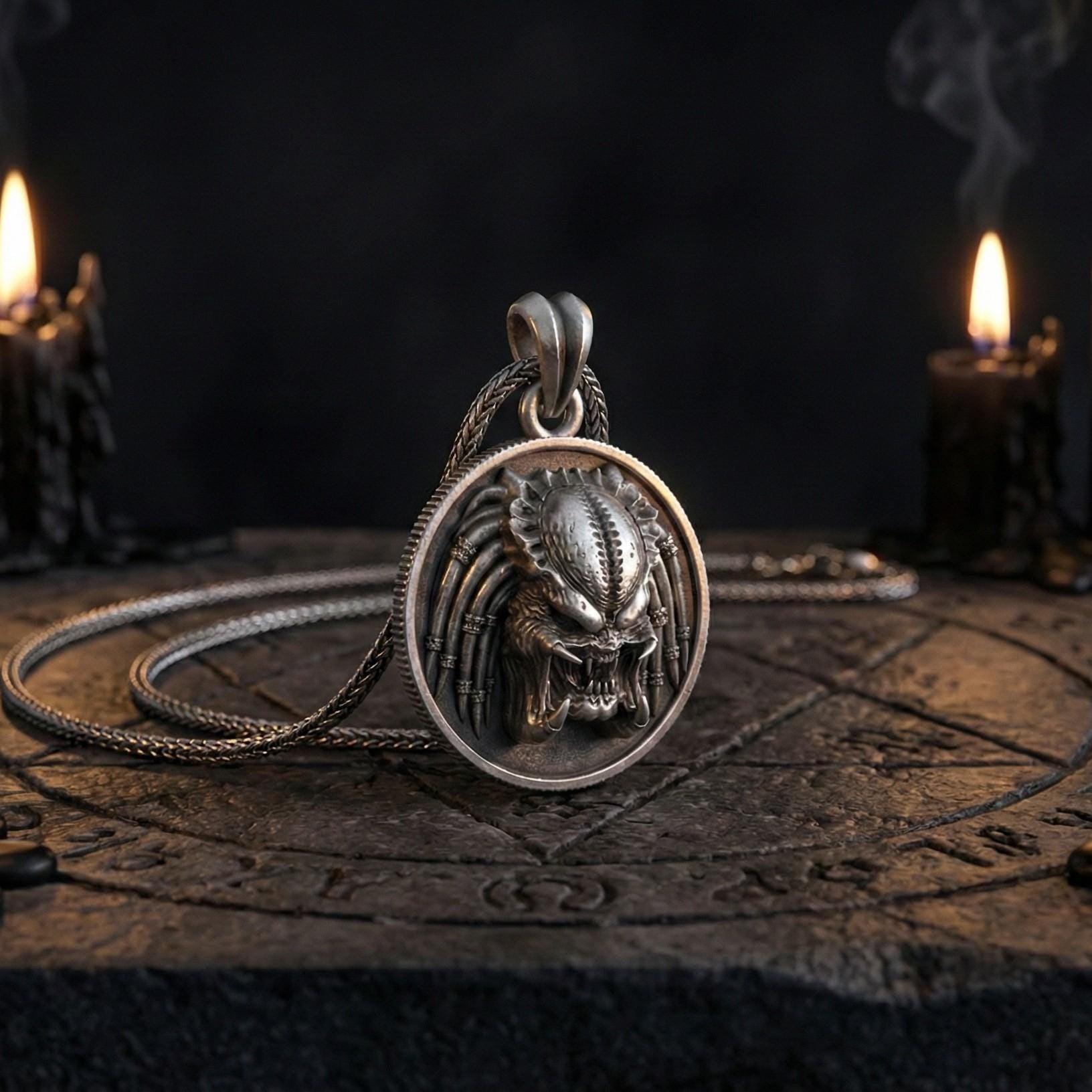 Uzaylı Canavar Kolye Oksitlenmiş Gümüş Korku Temalı Takı