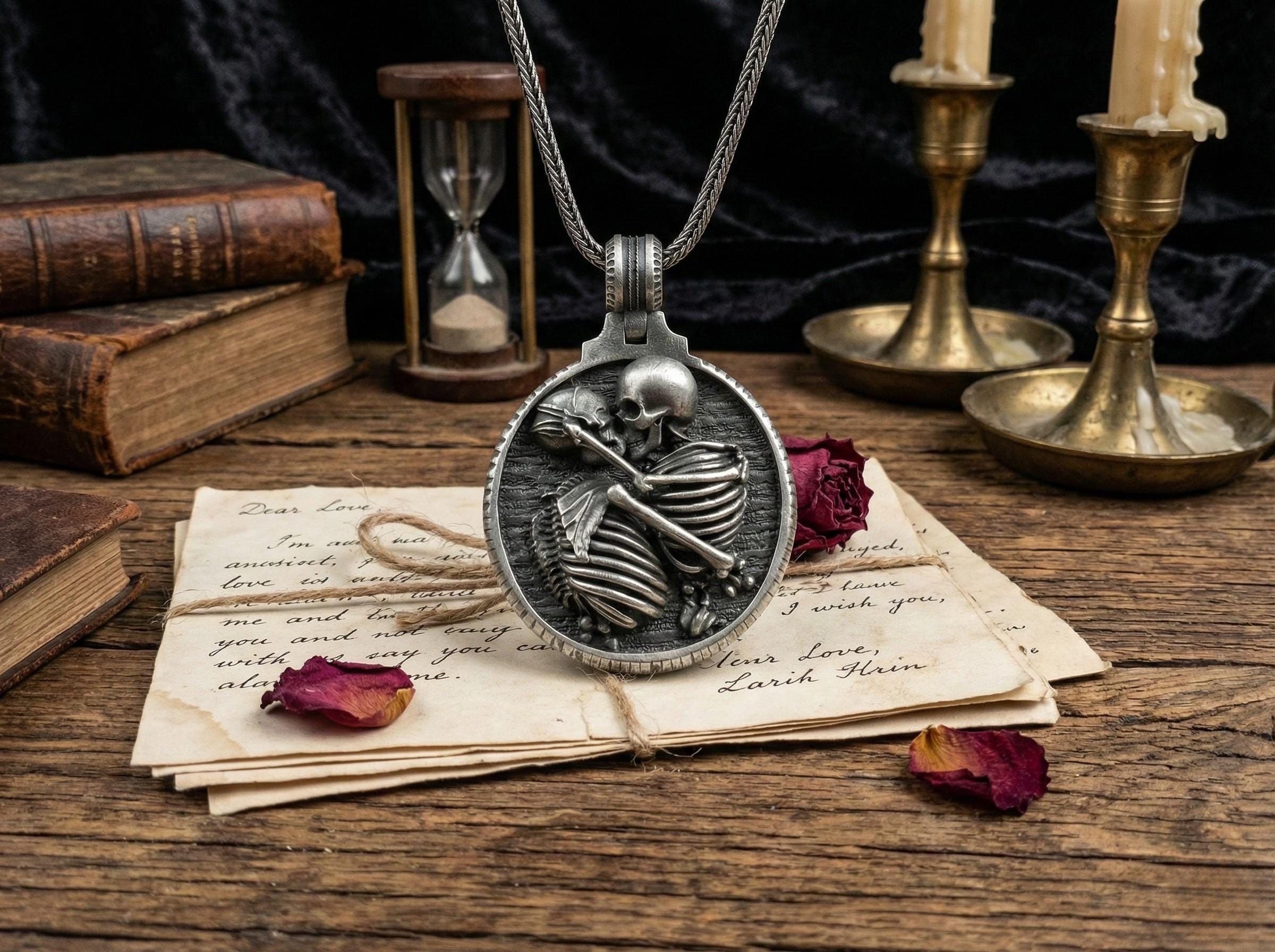 Gümüş Sarılan İskelet Çift Kolye Gotik Takı