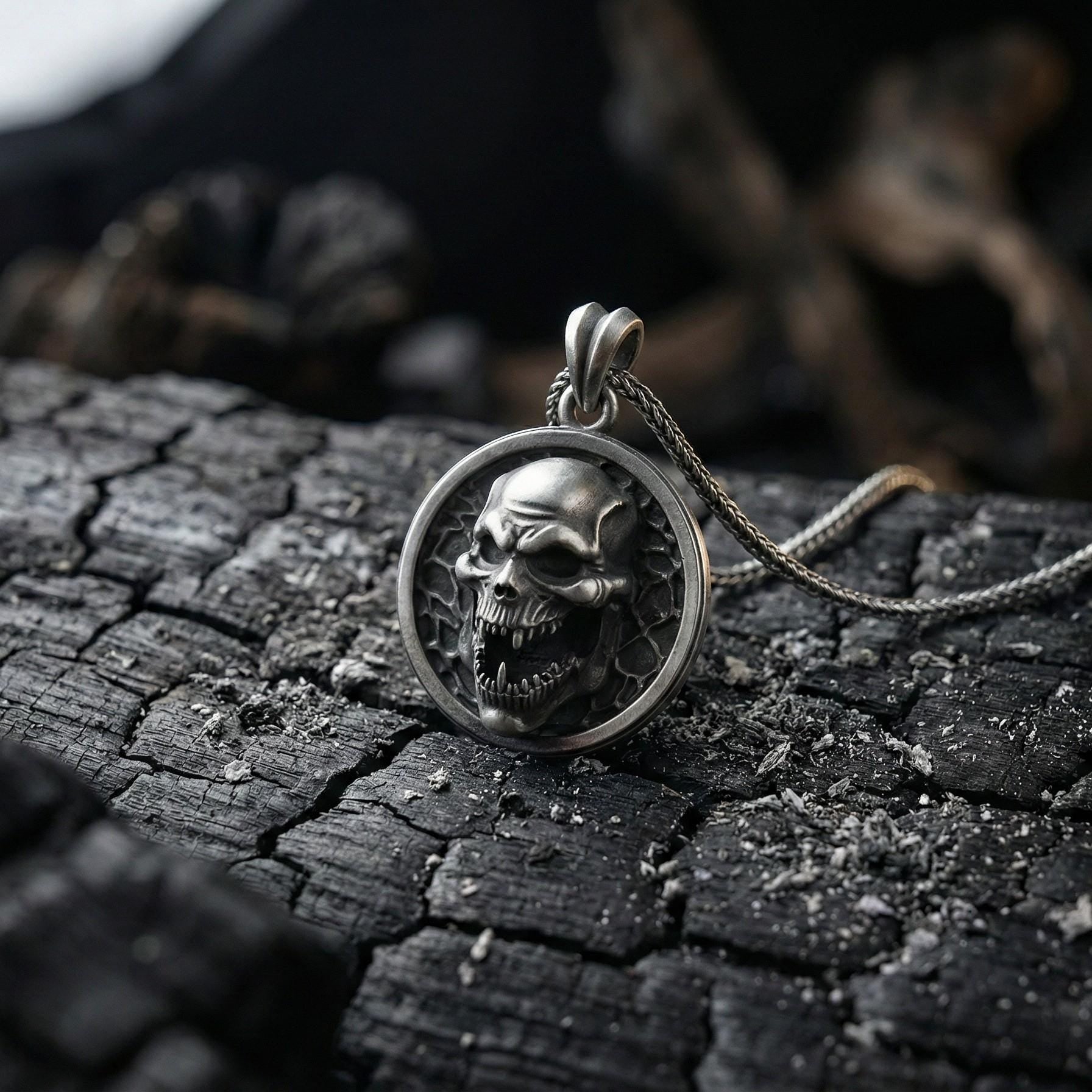 Canavar Kafası Kolye Oksitlenmiş Gümüş Korku Temalı Takı