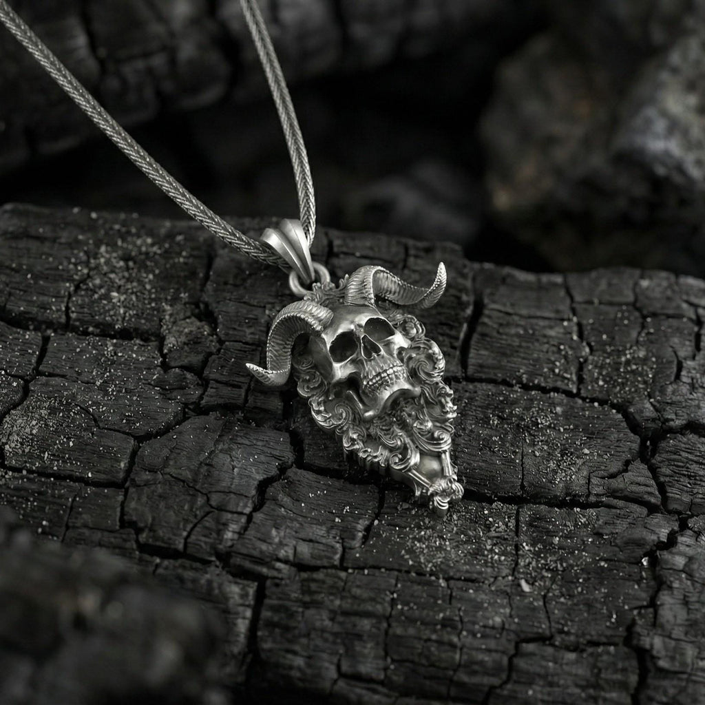 Boynuzlu Şeytan Kafatası Gümüş Kolye