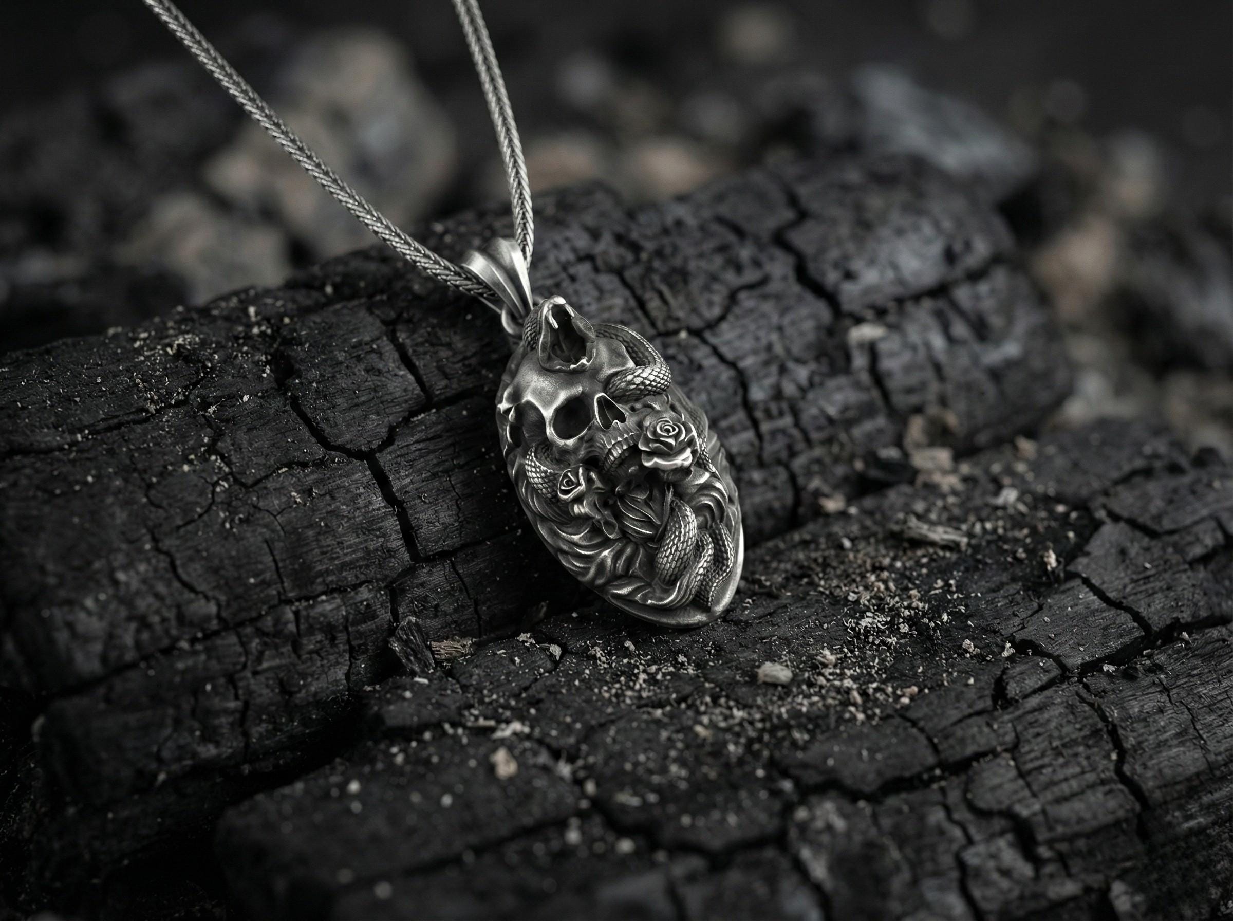 Gümüş Yılan Ve Kafatası Kolye Gotik Tak