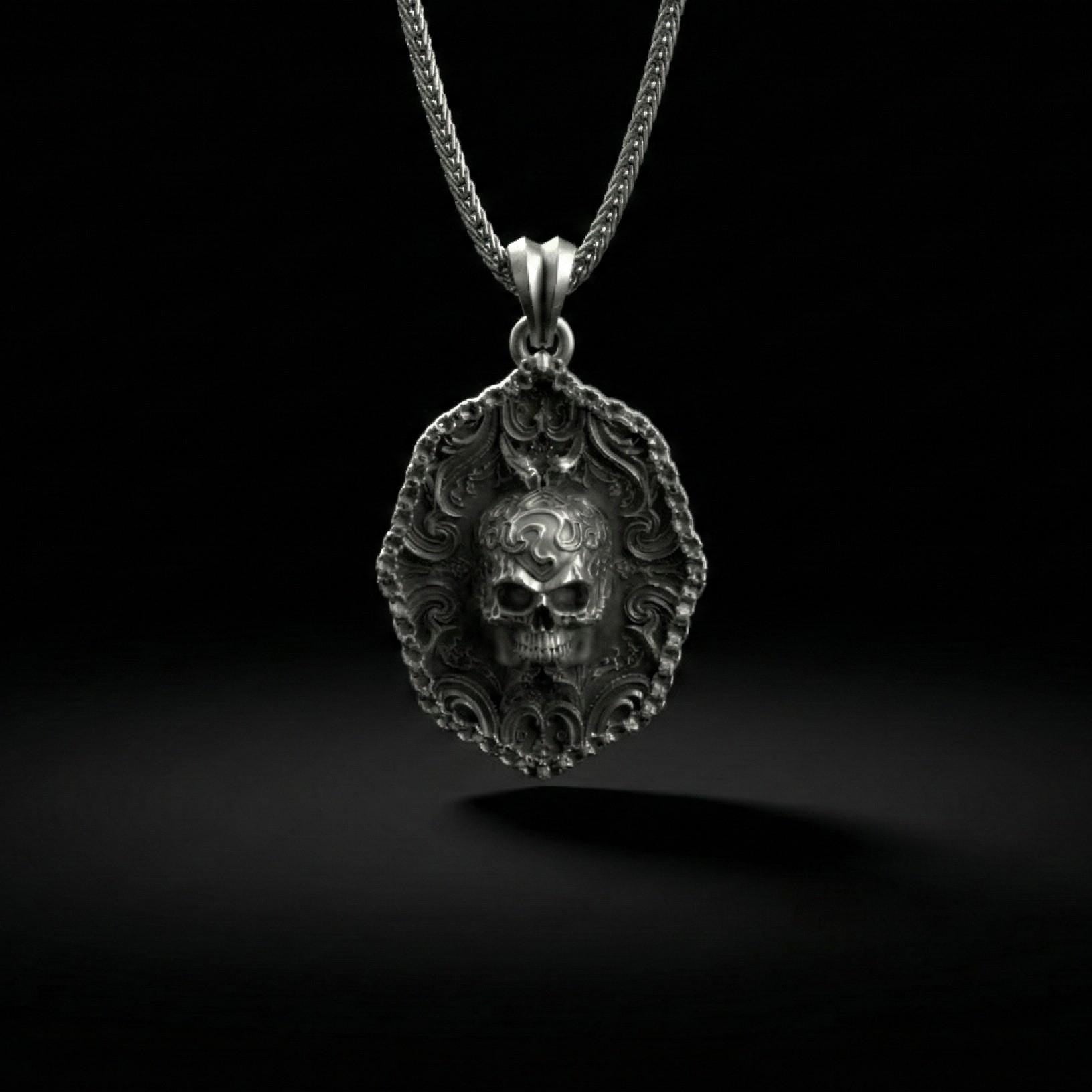 Süslemeli Kafatası Kolye Ucu Oksitlenmiş Gümüş Gotik Tarzı Gösterişli Takı