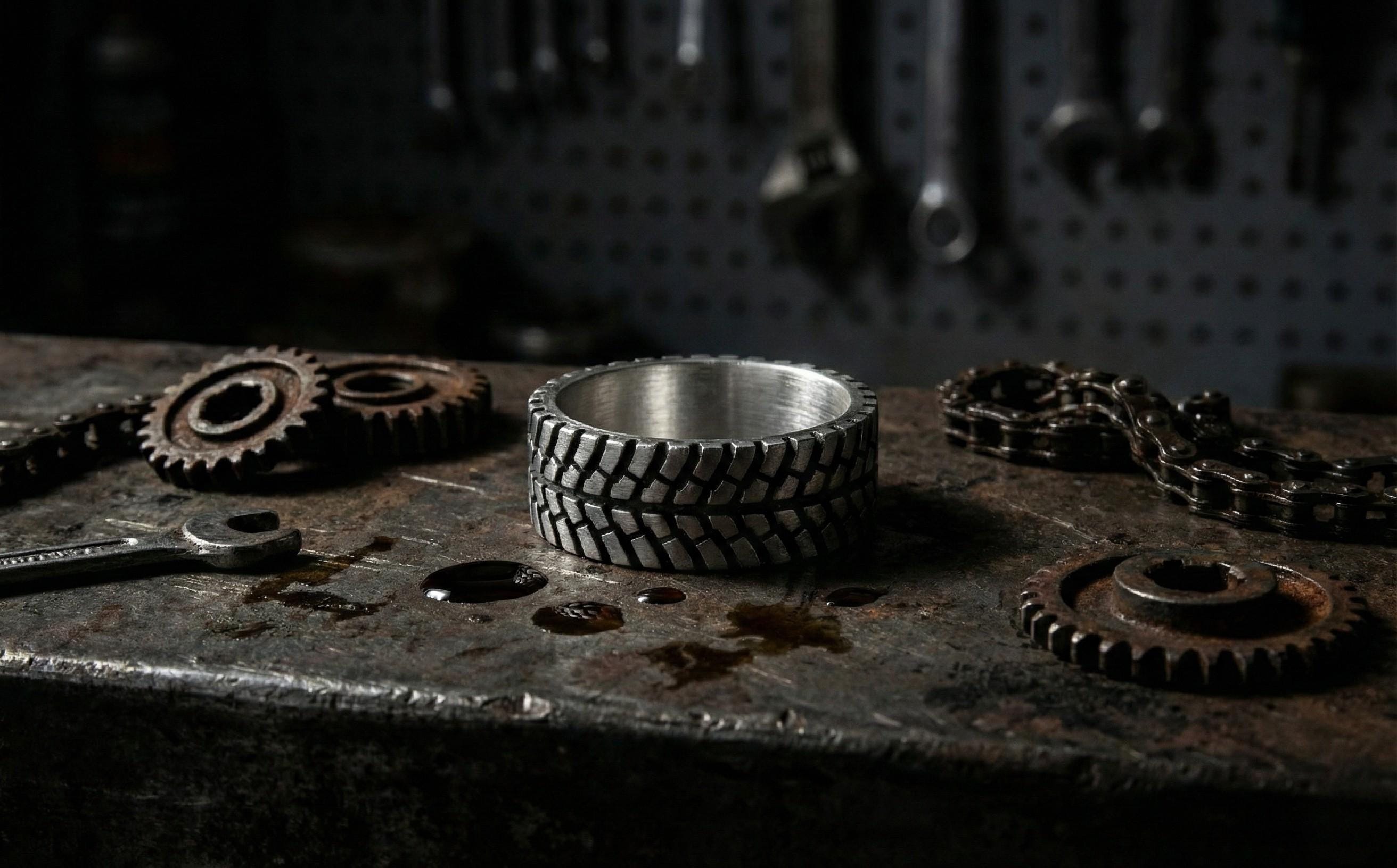 Lastik Desenli Gümüş Yüzük – 925 Ayar Oksitlenmiş Alyans