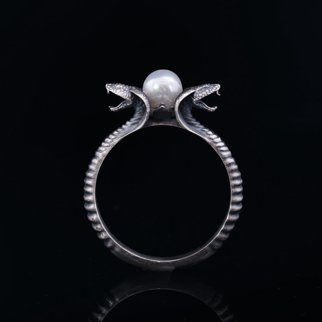 Yılan İnci Yüzük: Gümüş Minimalist Takı