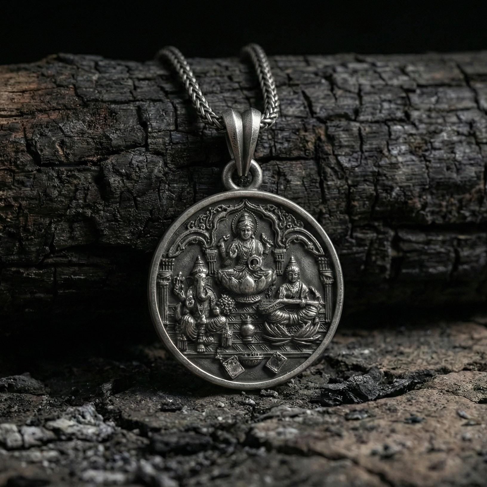 Lakshmi Ganesh Saraswati Kolyesi Oksitlenmiş Gümüş Hindu Takısı