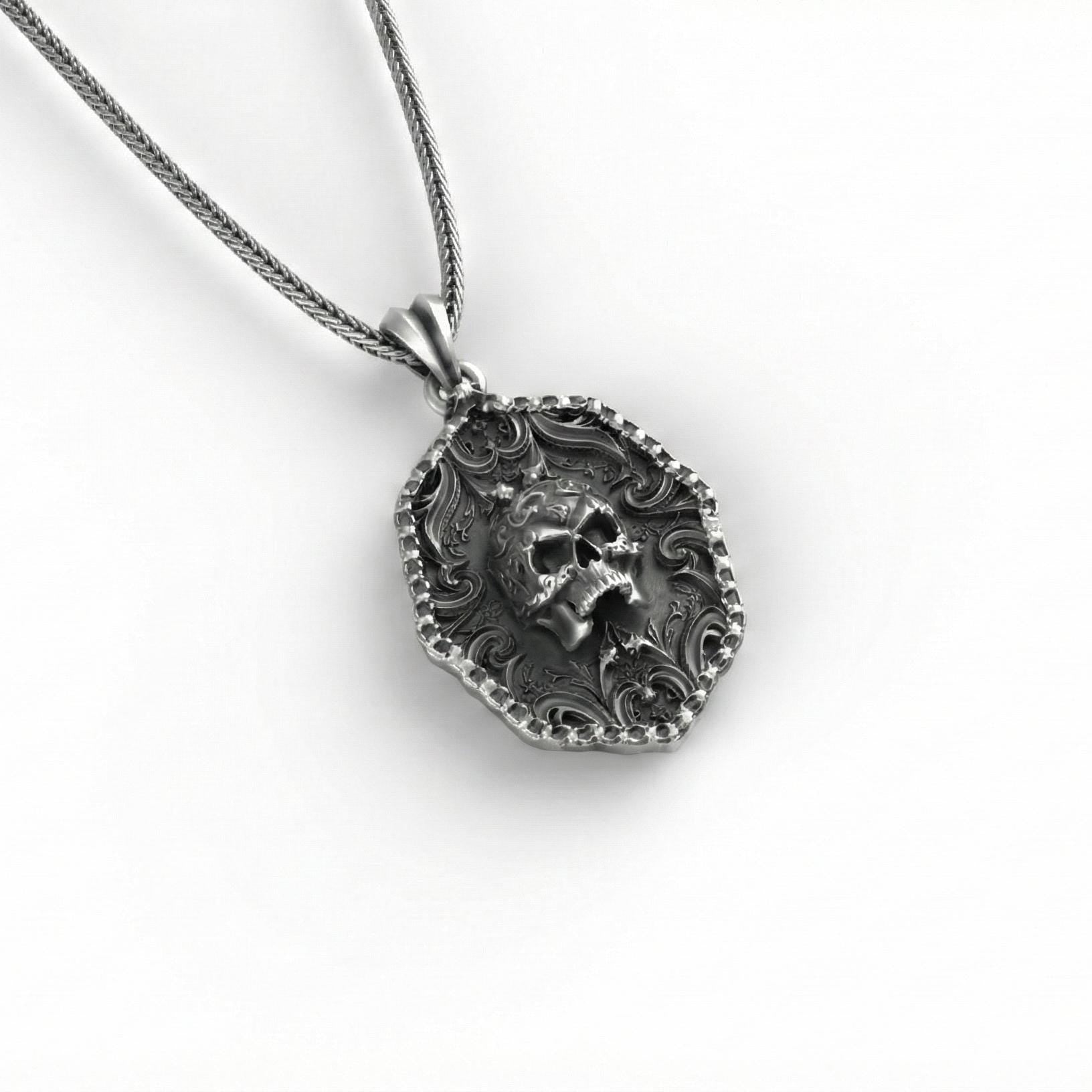 Süslemeli Kafatası Kolye Ucu Oksitlenmiş Gümüş Gotik Tarzı Gösterişli Takı