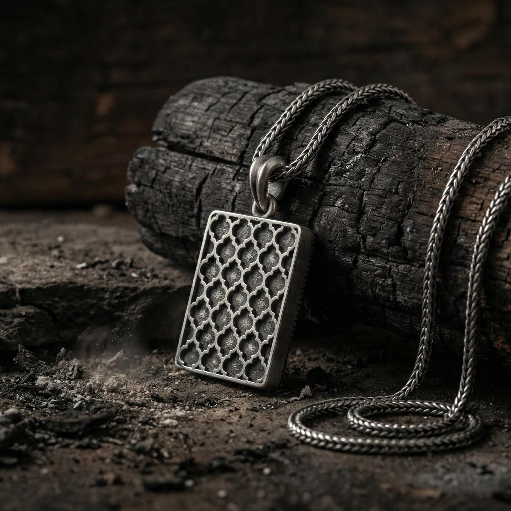 Durga Tanrıçası Kolye Ucu, Oksitlenmiş Gümüş Hindu Takısı