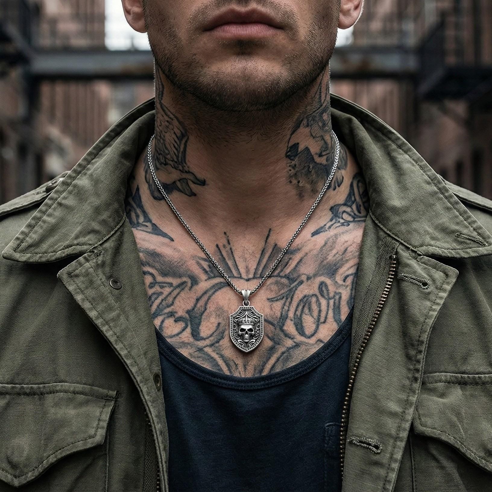 Taçlı Kafatası Oksitlenmiş Gümüş Kolye