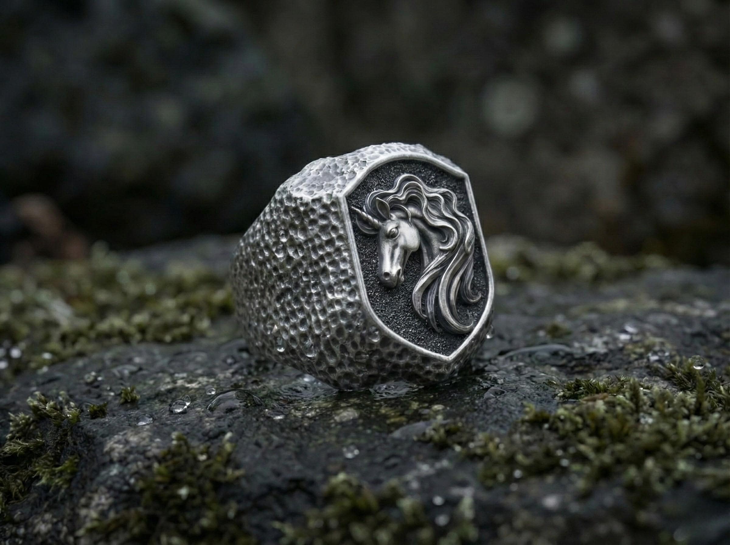 925 Gümüş Unicorn Yüzük – Kalkan Tasarımı At Figürlü Yüzük