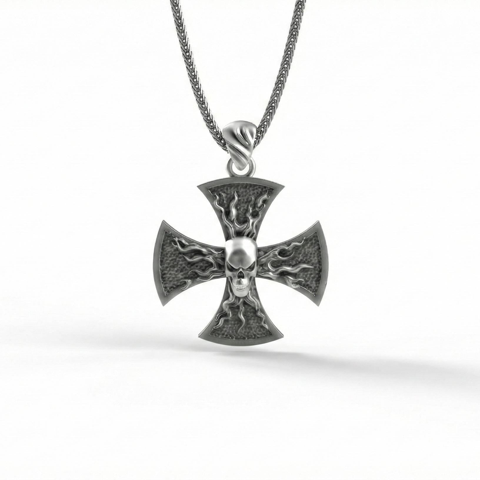 Oksitlenmiş Gümüş Kafatası Haç Kolye Gotik Alev Desenli Gösterişli Takı