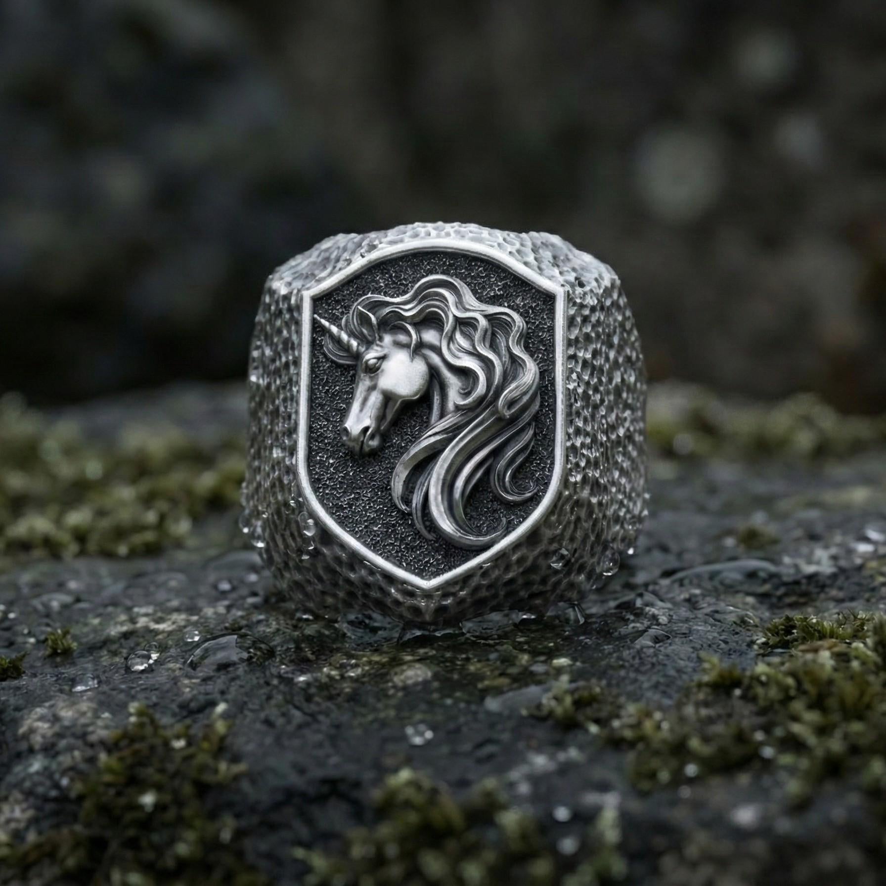 925 Gümüş Unicorn Yüzük – Kalkan Tasarımı At Figürlü Yüzük