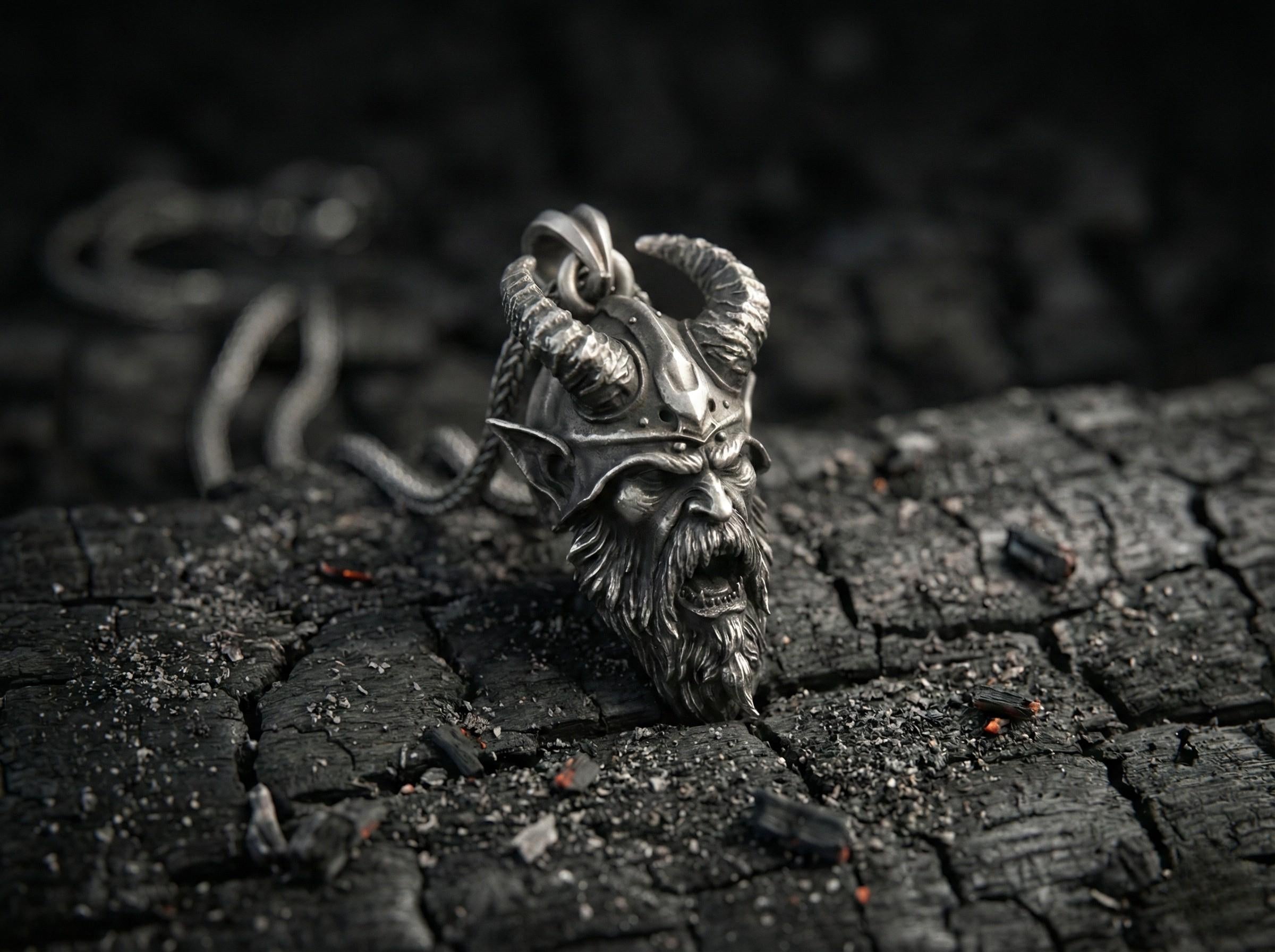 Boynuzlu Viking Kolye Ucu Gümüş İskandinav Savaşçı Takısı