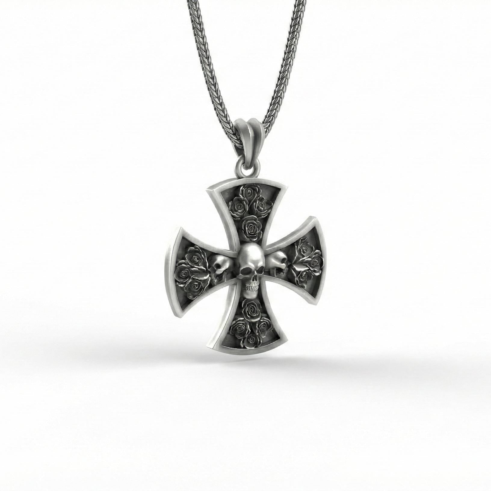 Oksitlenmiş Gümüş Kafatası Ve Gül Detaylı Haç Kolye