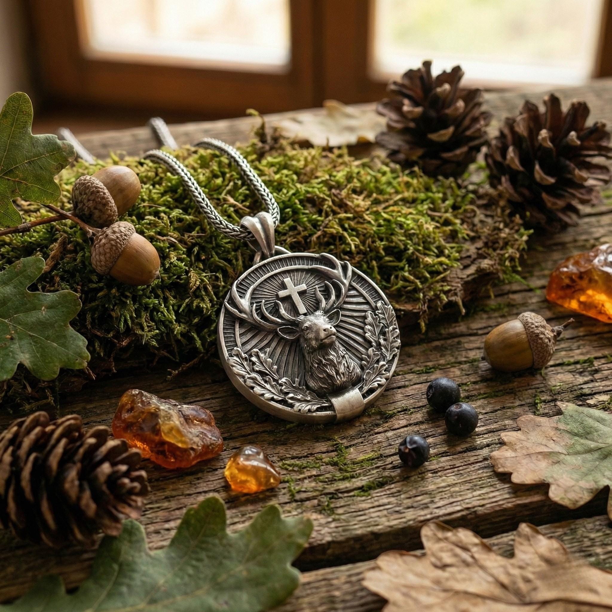 Aziz Hubertus Geyik Kolye Ucu Oksitlenmiş Gümüş Hristiyan Avcılık Sembolü Takı