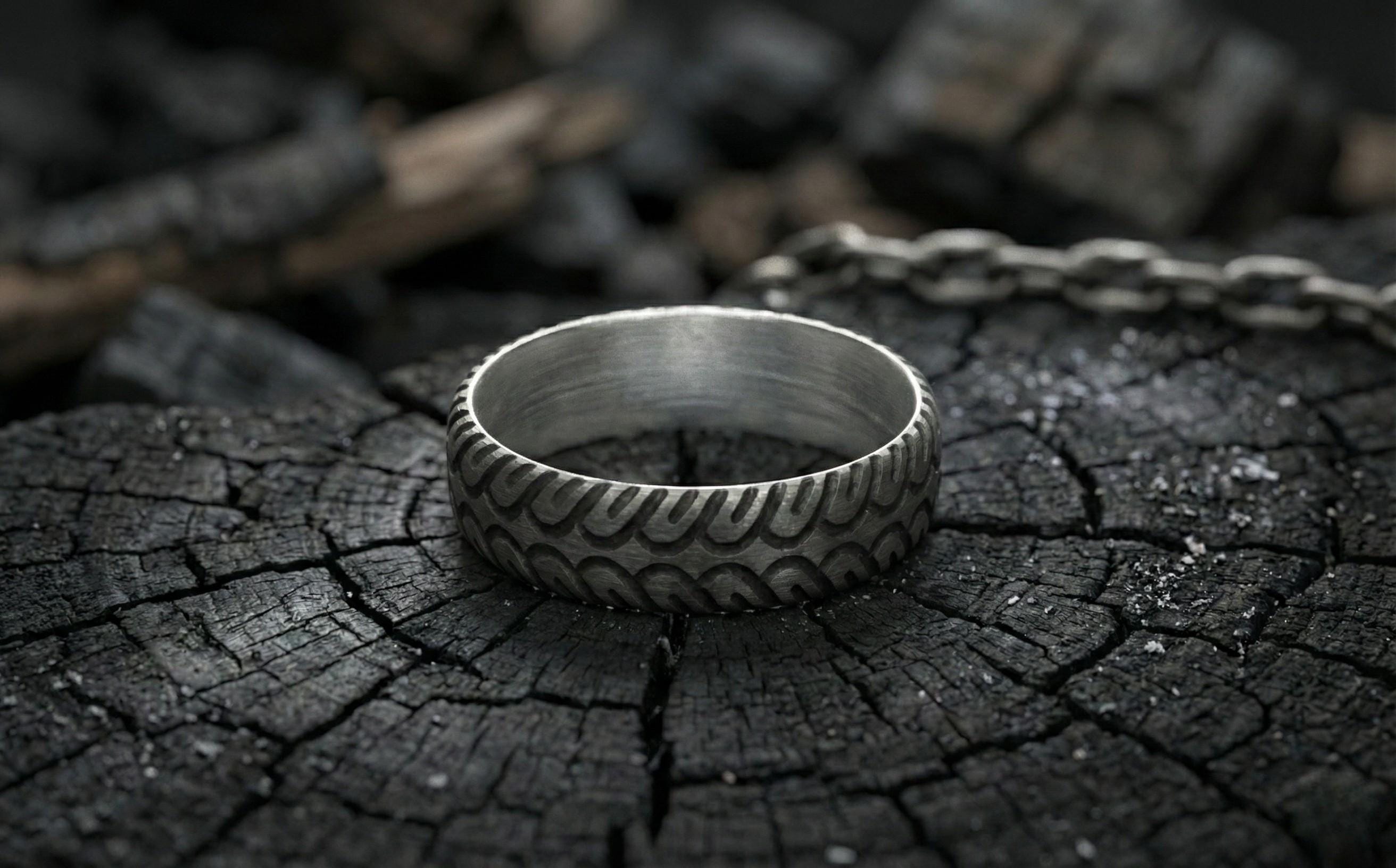 925 Ayar Gümüş Arazi Lastiği Desenli Unisex Yüzük