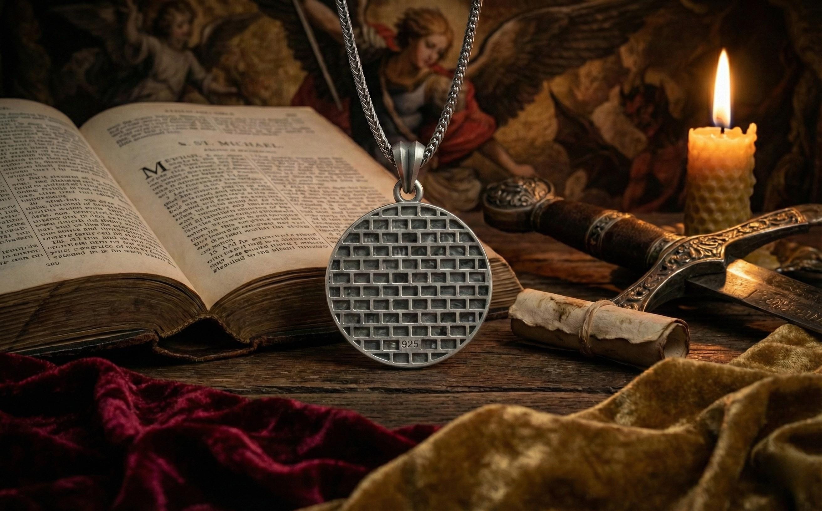 Başmelek Mikail Kolye Antik Gümüş Aziz Mikail Madalyası