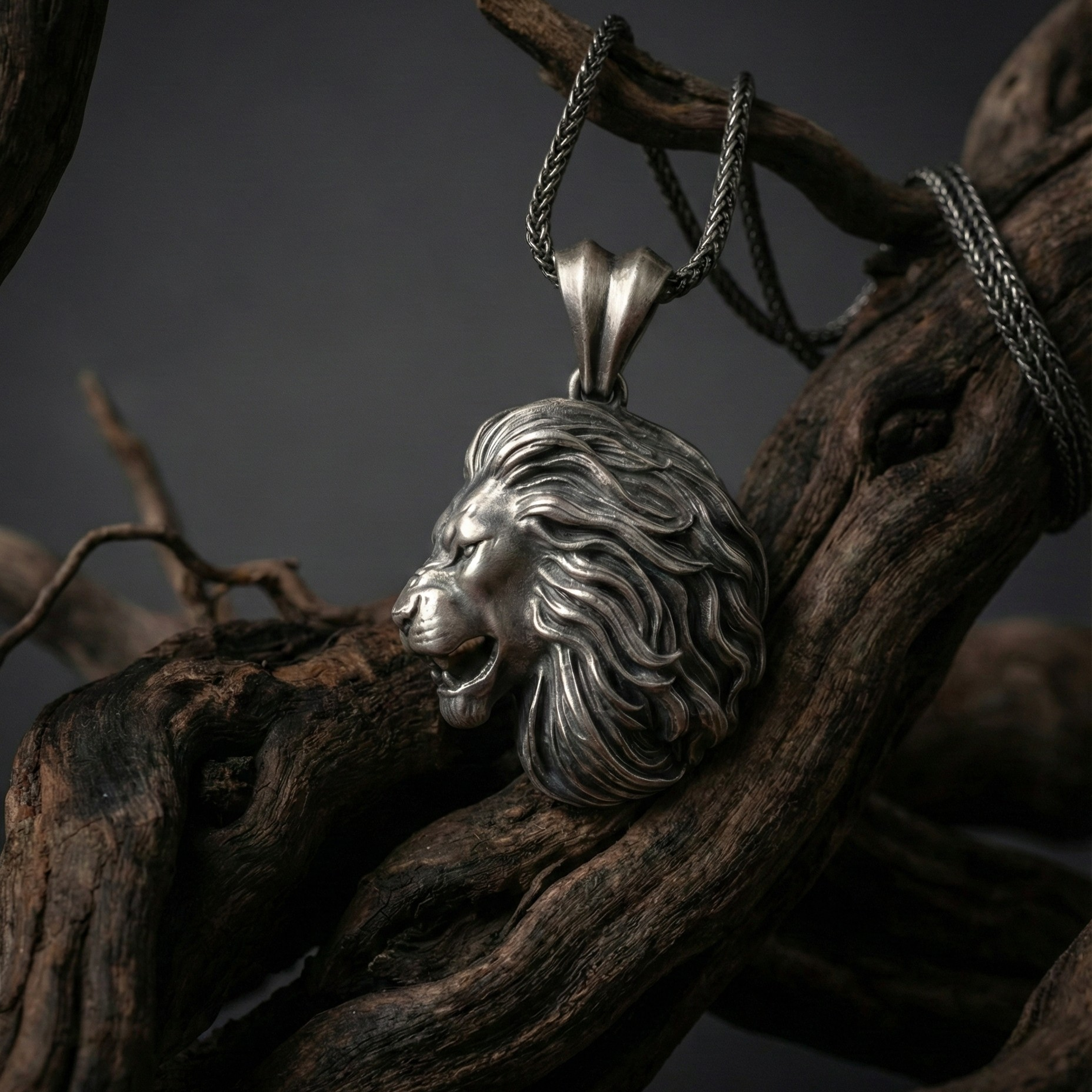 Aslan Kolye: Gotik Oksitli Gümüş - Erkekler İçin El Yapımı