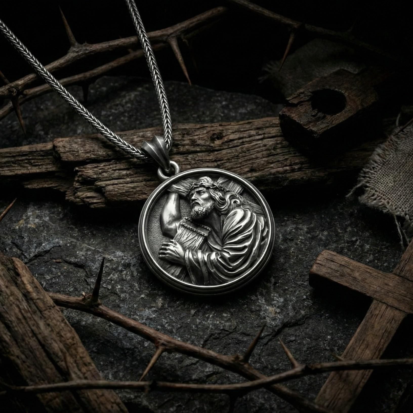 Antik Gümüş İsa'nın Çarmıh Taşıdığı Kolye Ucu Hristiyan Madalyon Takı