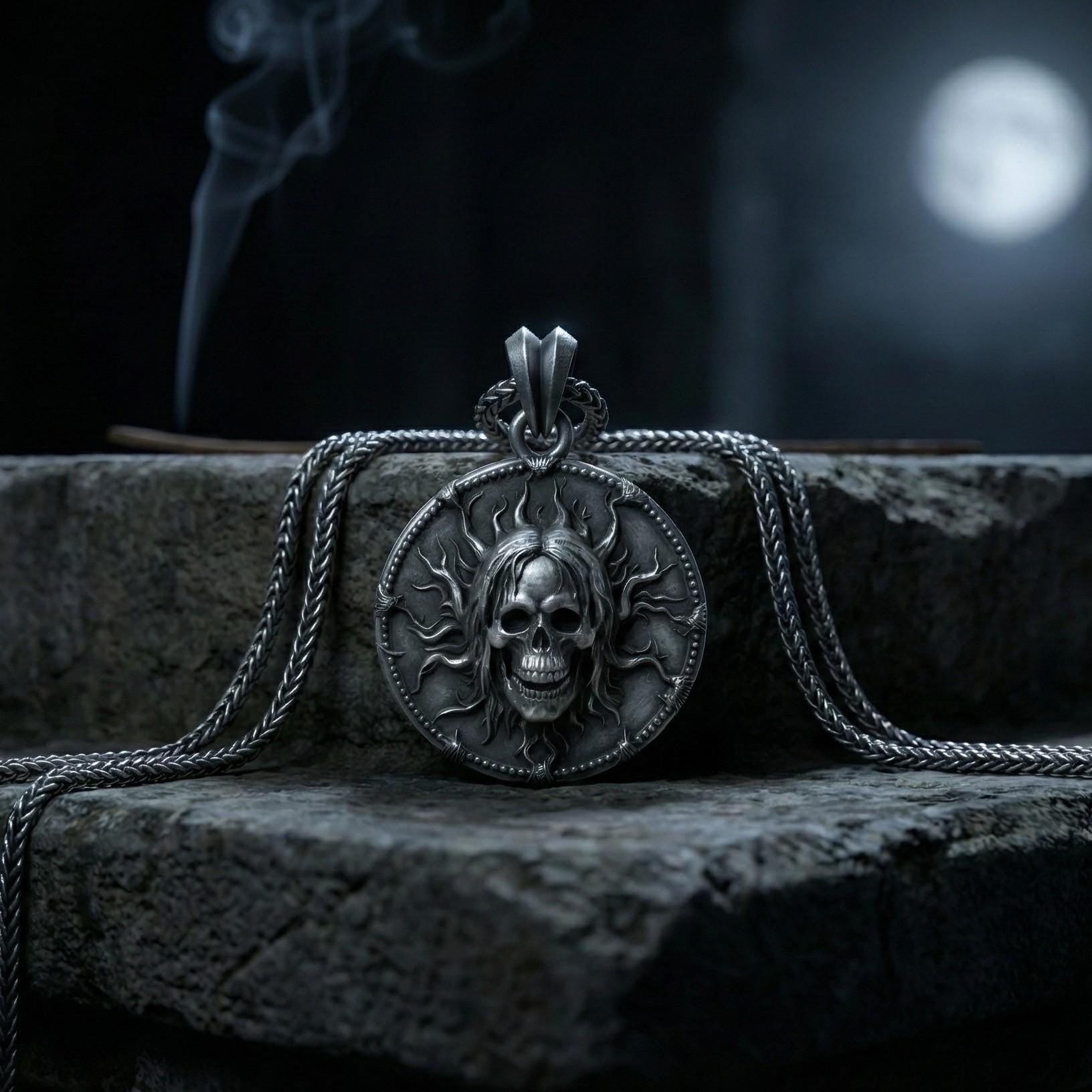 Gotik Kafatası Gümüş Korku Temalı Kolye