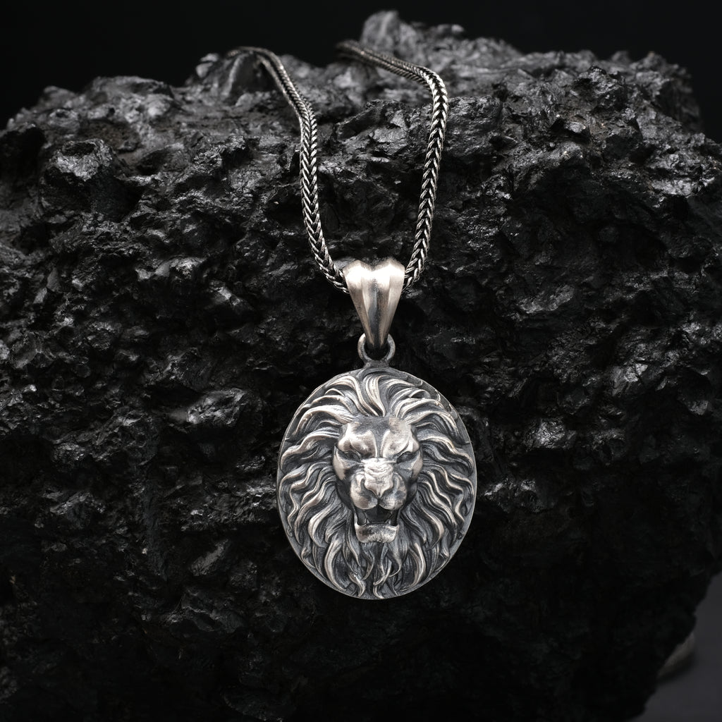 Aslan Kolye: Oksitli Gümüş - El Yapımı Erkek Takısı