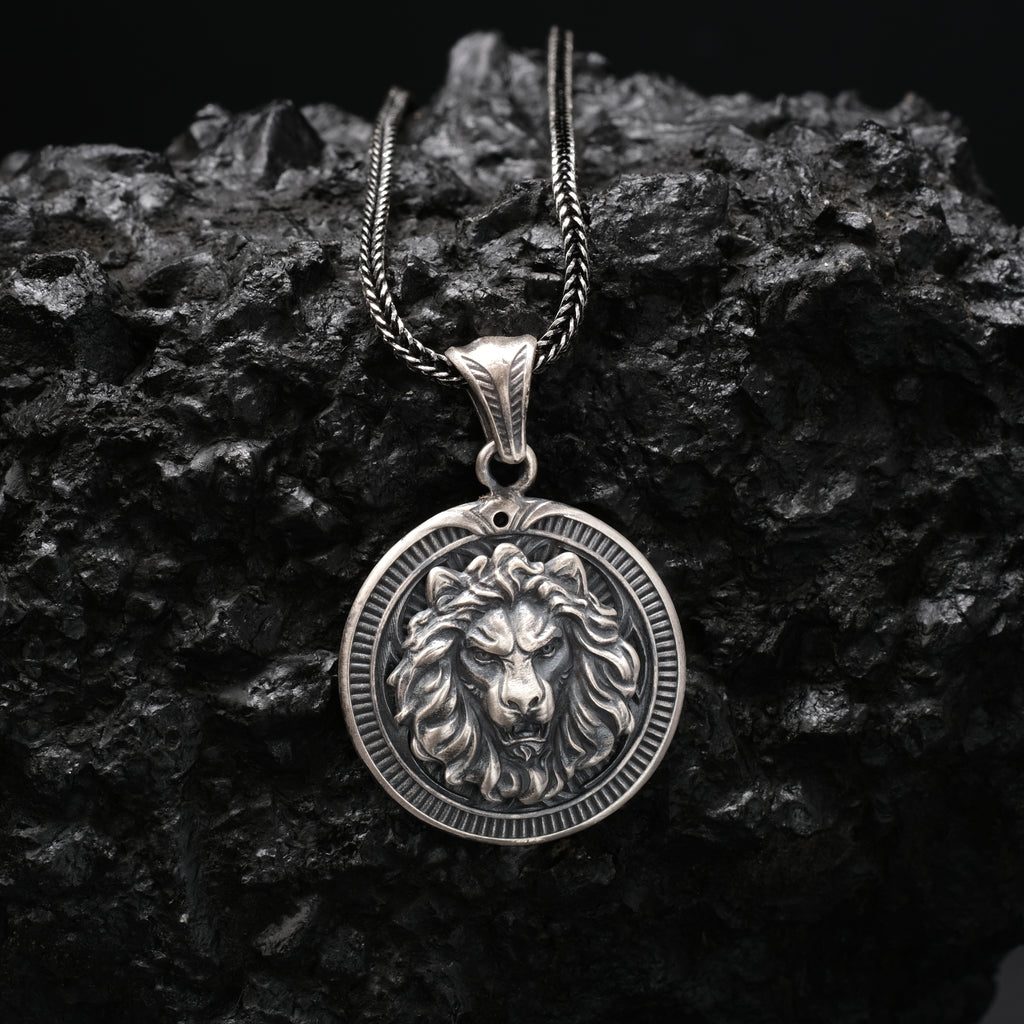 Aslan Kolye: Oksitli 925 Ayar Gümüş - Gotik Erkek Takısı