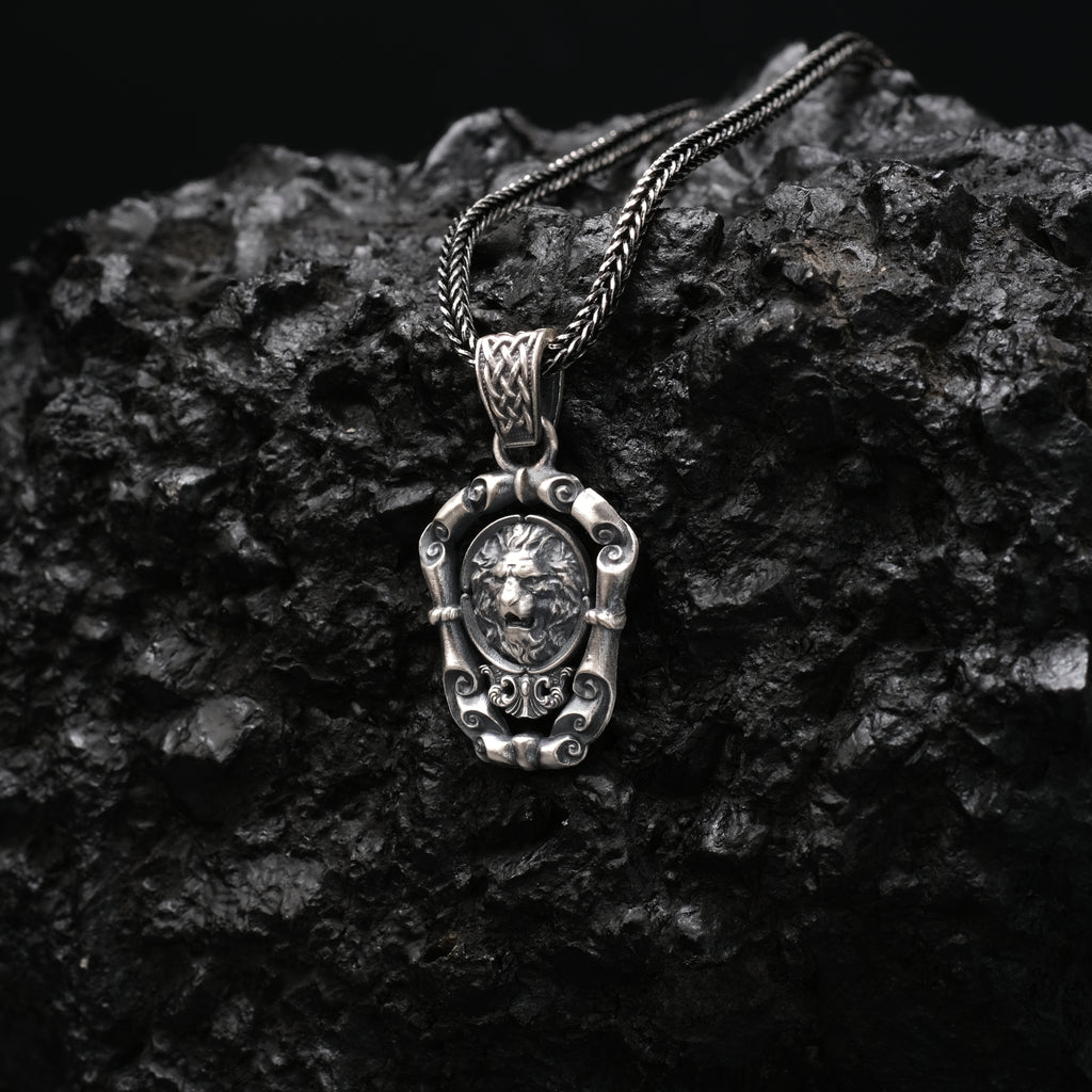 Aslan Kolye: Oksitli 925 Ayar Gümüş - El Yapımı Erkek Takısı