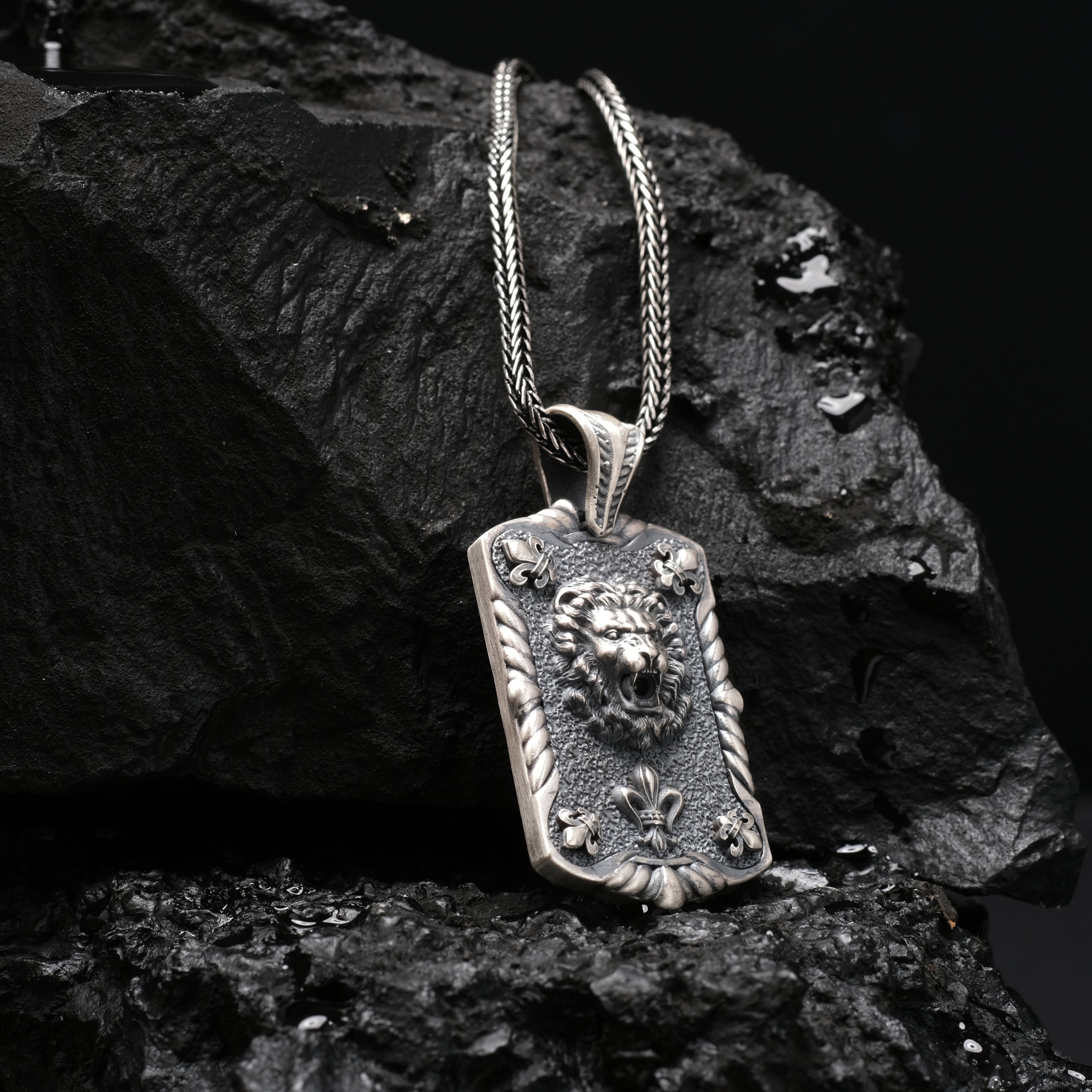 Aslan Kolye: El Yapımı Gotik Oksitli Gümüş Erkekler İçin