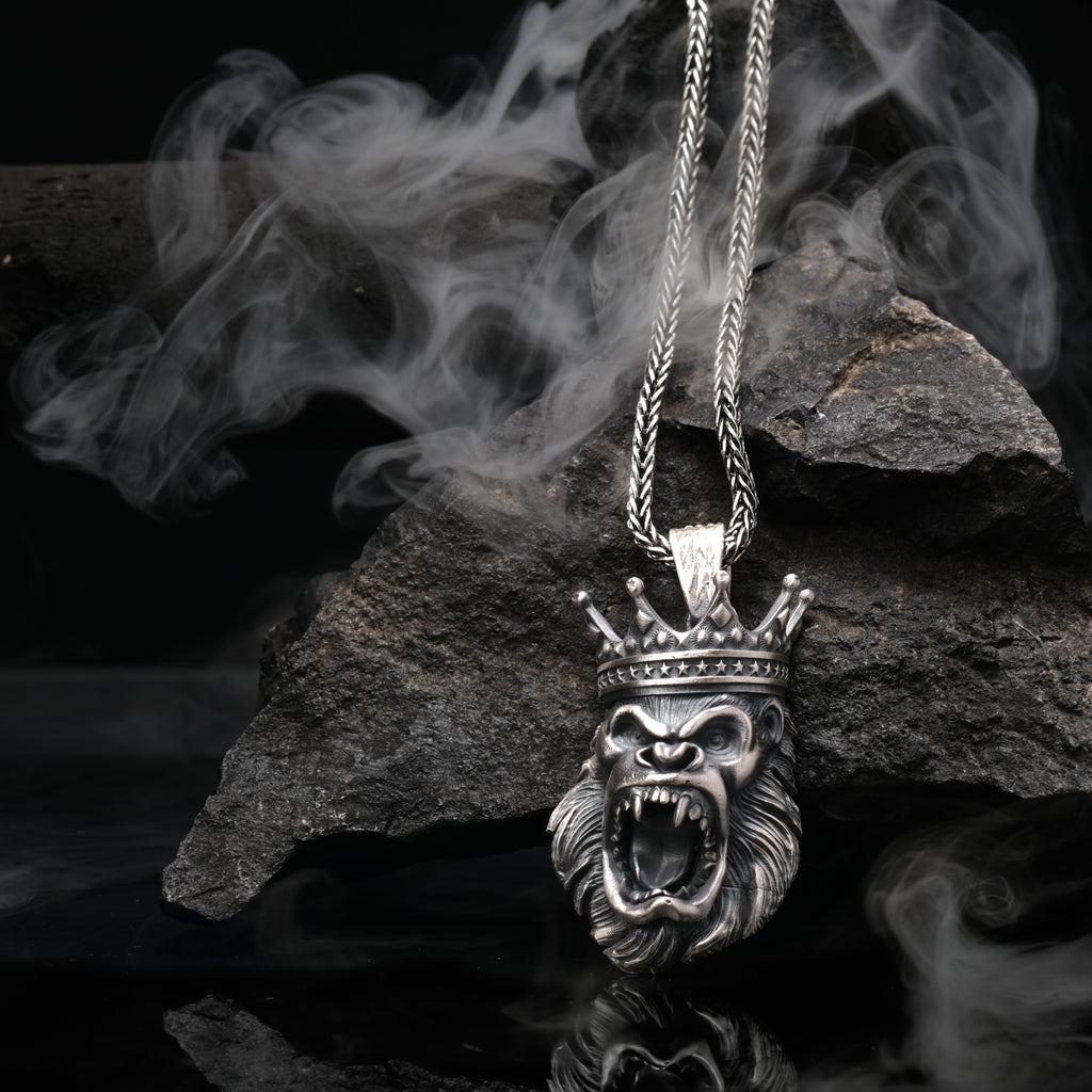 Goril Kolye: El Yapımı Oksitli 925 Ayar Gümüş Erkek Takısı