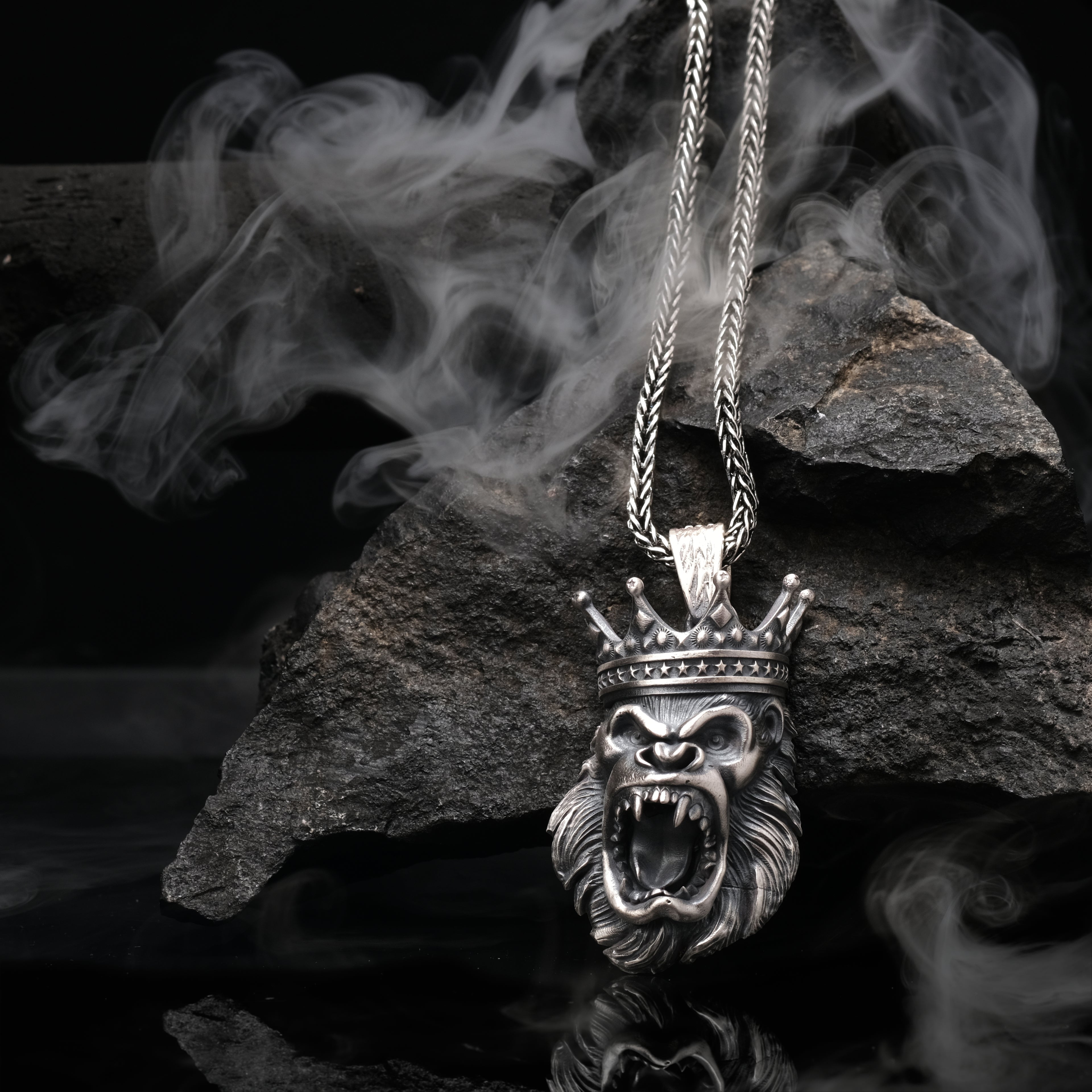 Goril Kolye: El Yapımı Oksitli 925 Ayar Gümüş Erkek Takısı