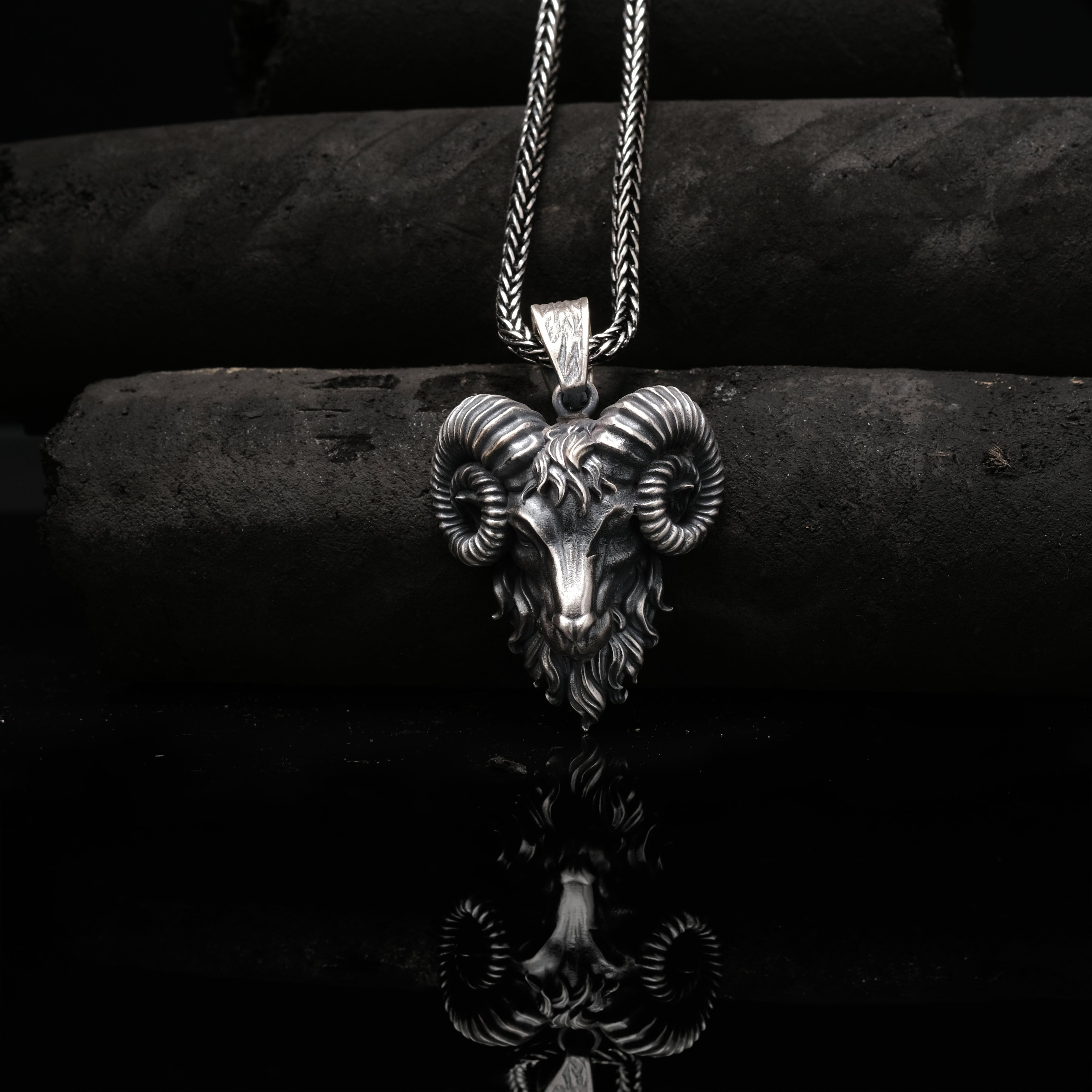 925 Ayar Gümüş Koç Kolye - Oksitli El Yapımı Gotik Kolye